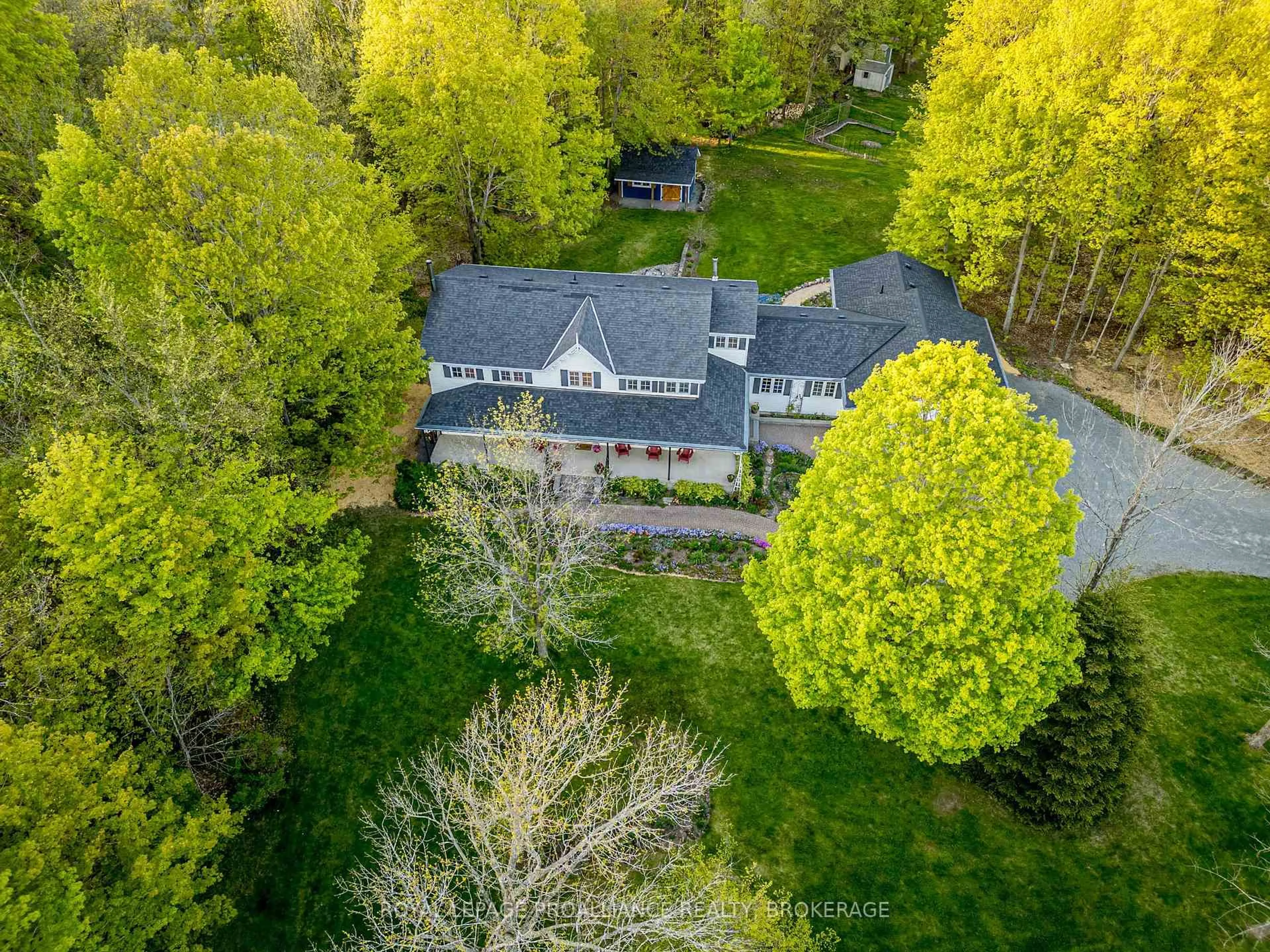 A pic from outside/outdoor area/front of a property/back of a property/a pic from drone, street for 1766 Hitchcock Dr, Inverary Ontario K0H 1X0