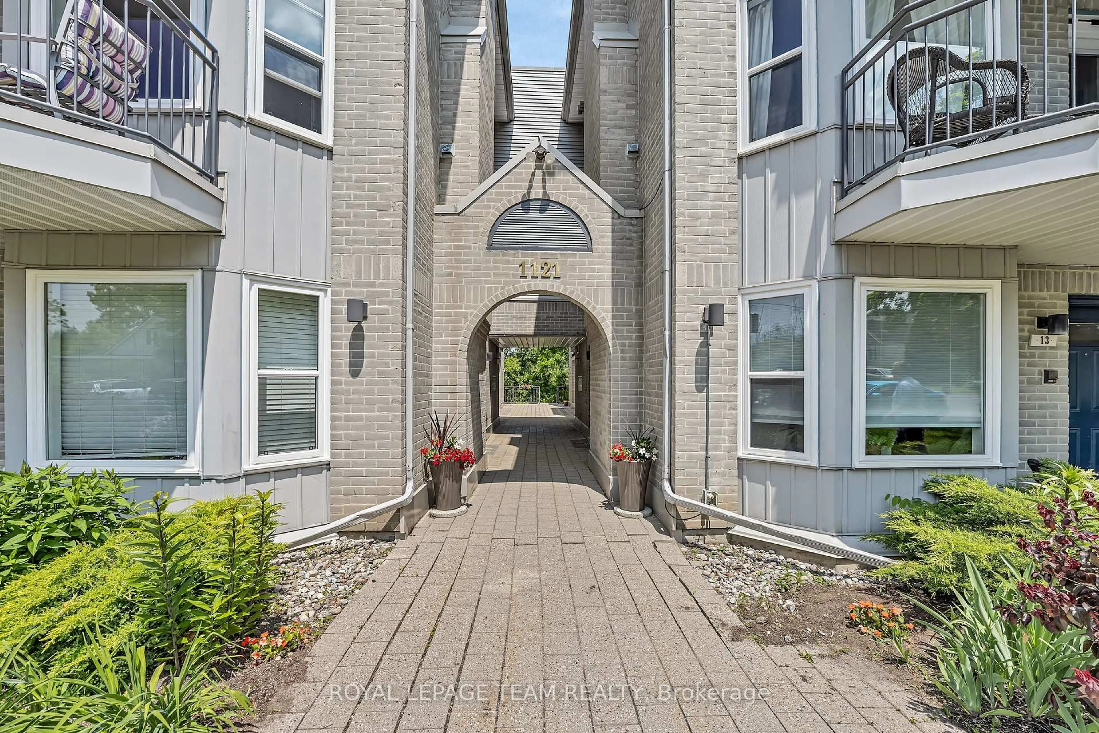 Unknown for 1121 Bavlie Ave #1, Ottawa Ontario K1H 8P3