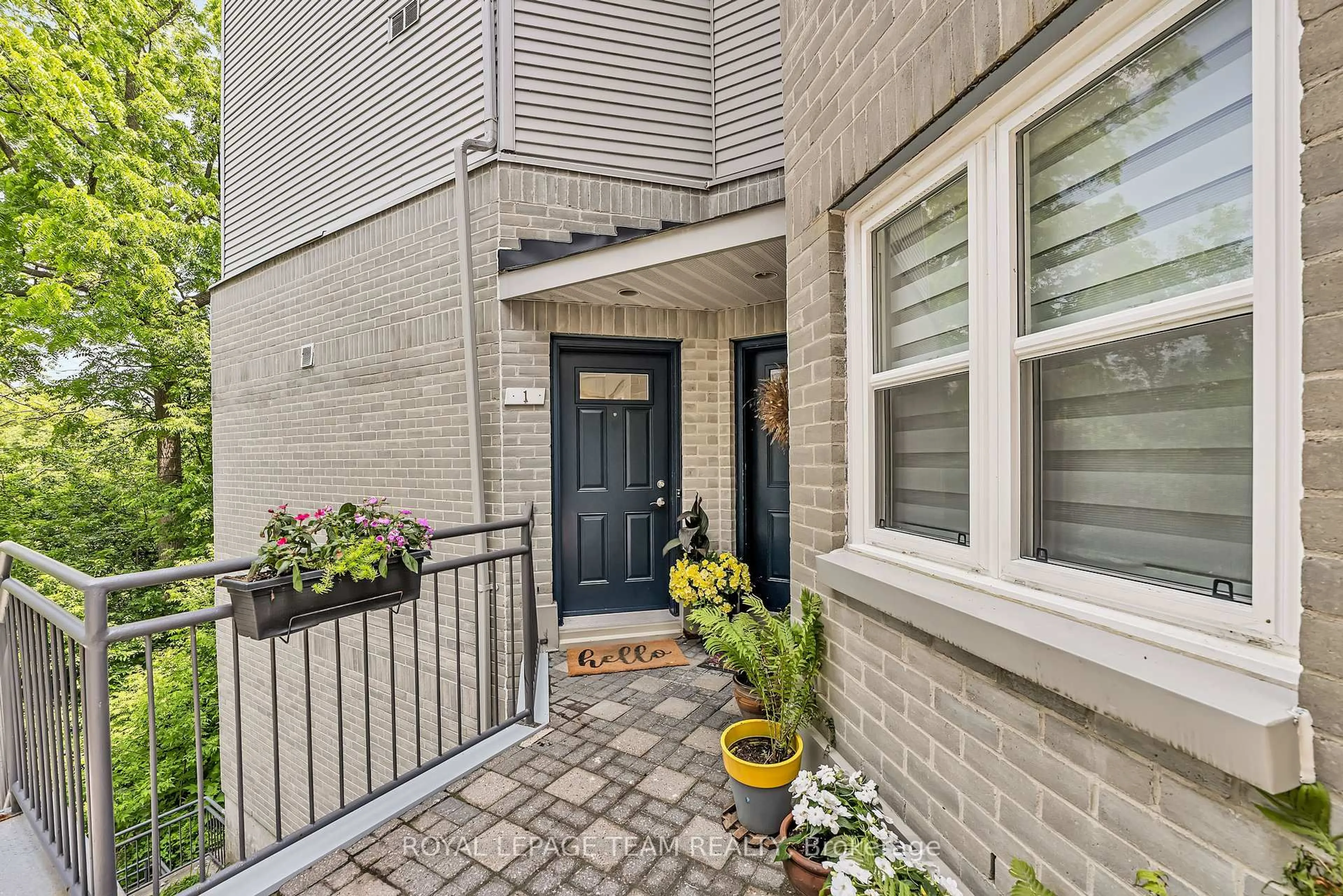 Unknown for 1121 Bavlie Ave #1, Ottawa Ontario K1H 8P3