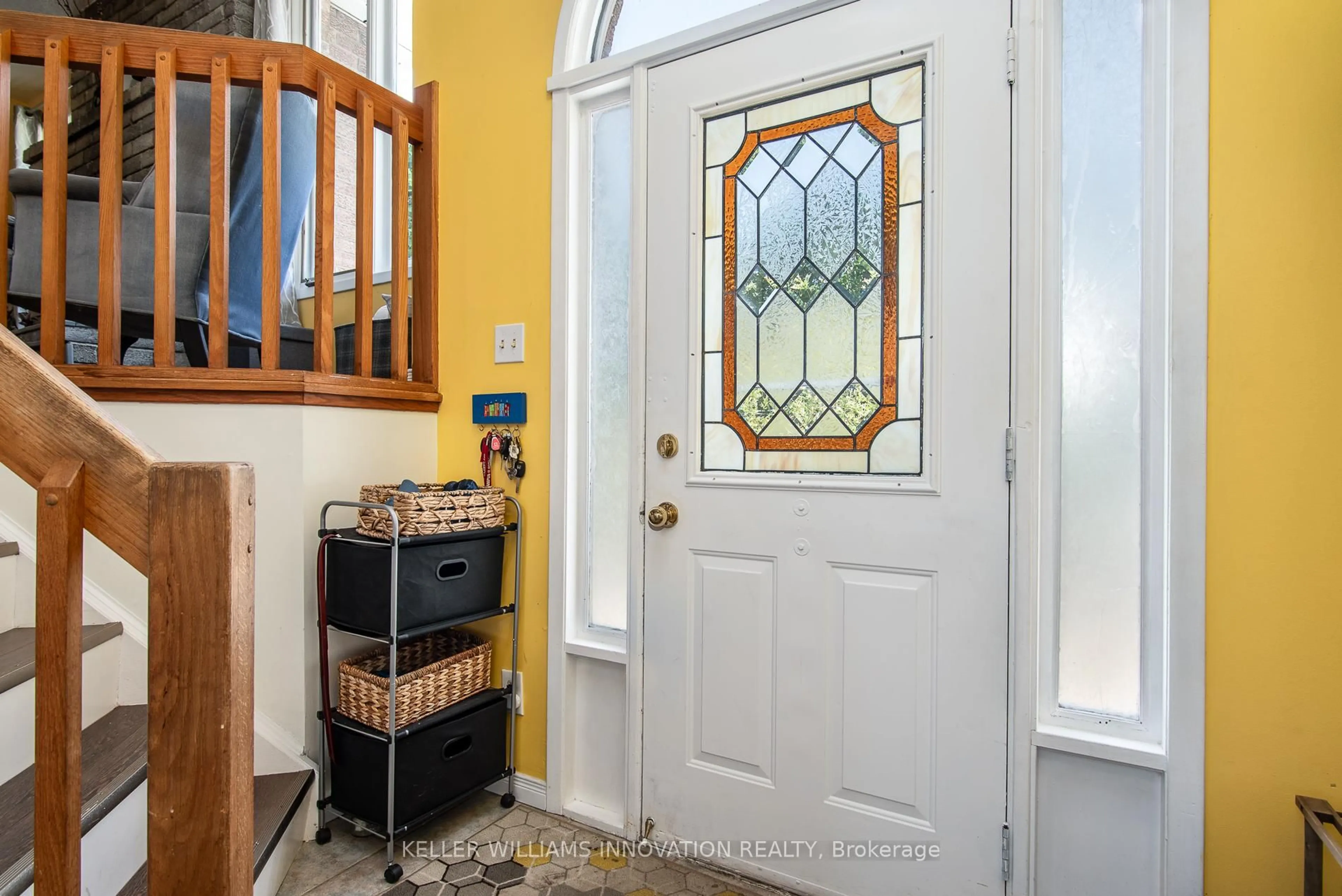 Indoor entryway for 348 Auburn Dr, Waterloo Ontario N2K 3T1