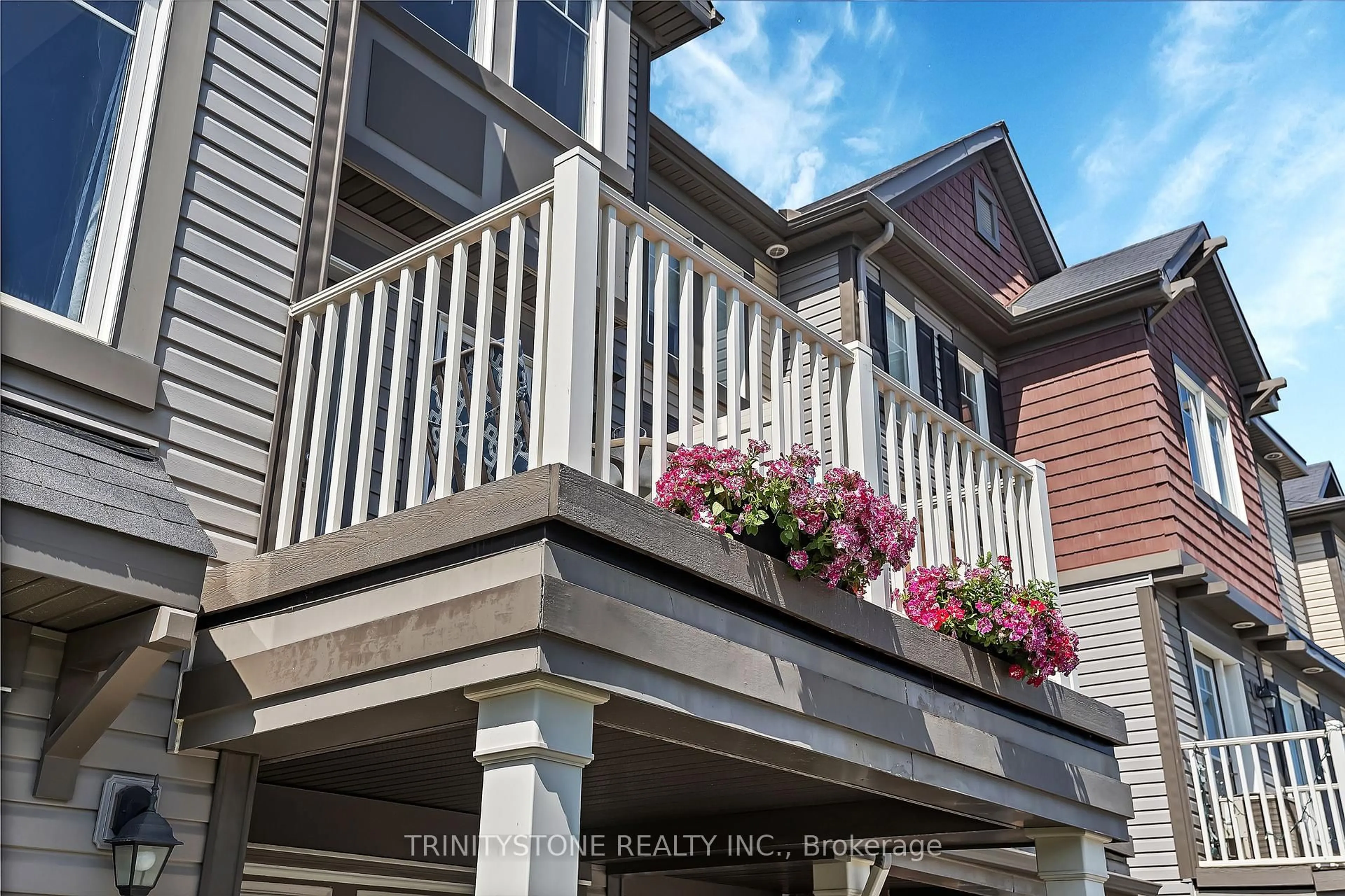 Home with vinyl exterior material, building for 228 Cayman Rd, Ottawa Ontario K2S 0N8