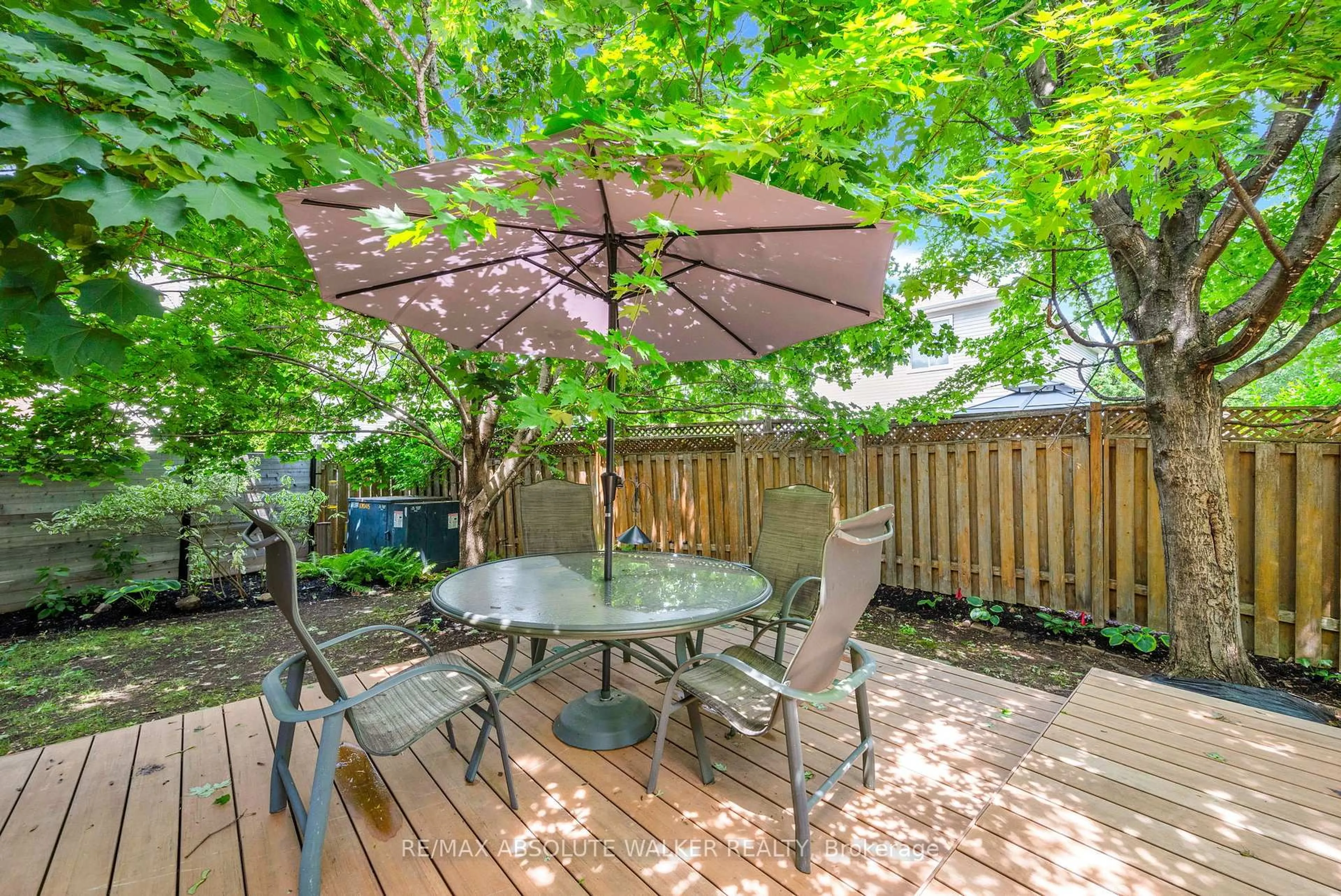 Patio, unknown for 9 Baslaw Dr, Ottawa Ontario K1G 5J8