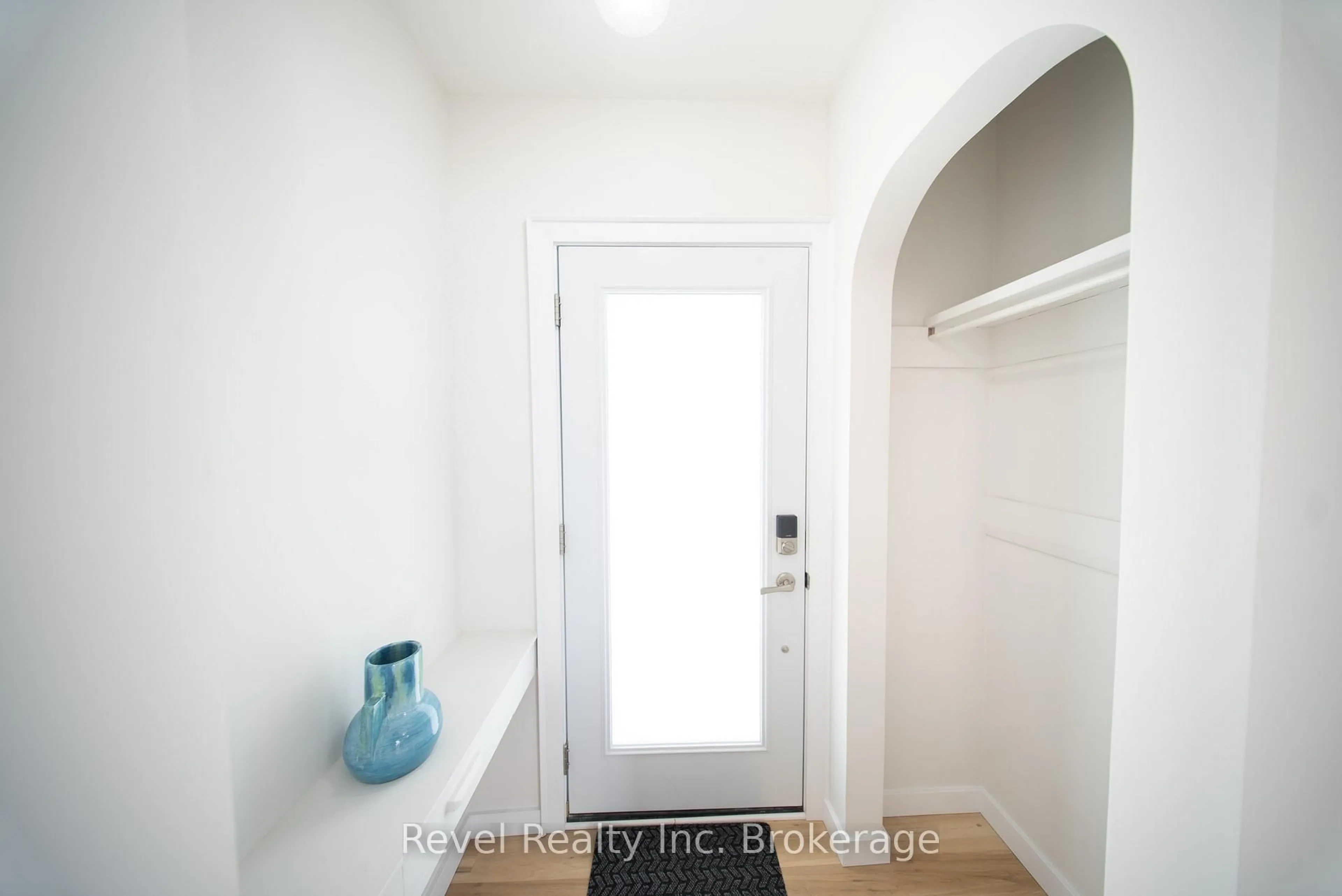 Indoor entryway for 178 Judge Ave, North Bay Ontario P1A 1B6