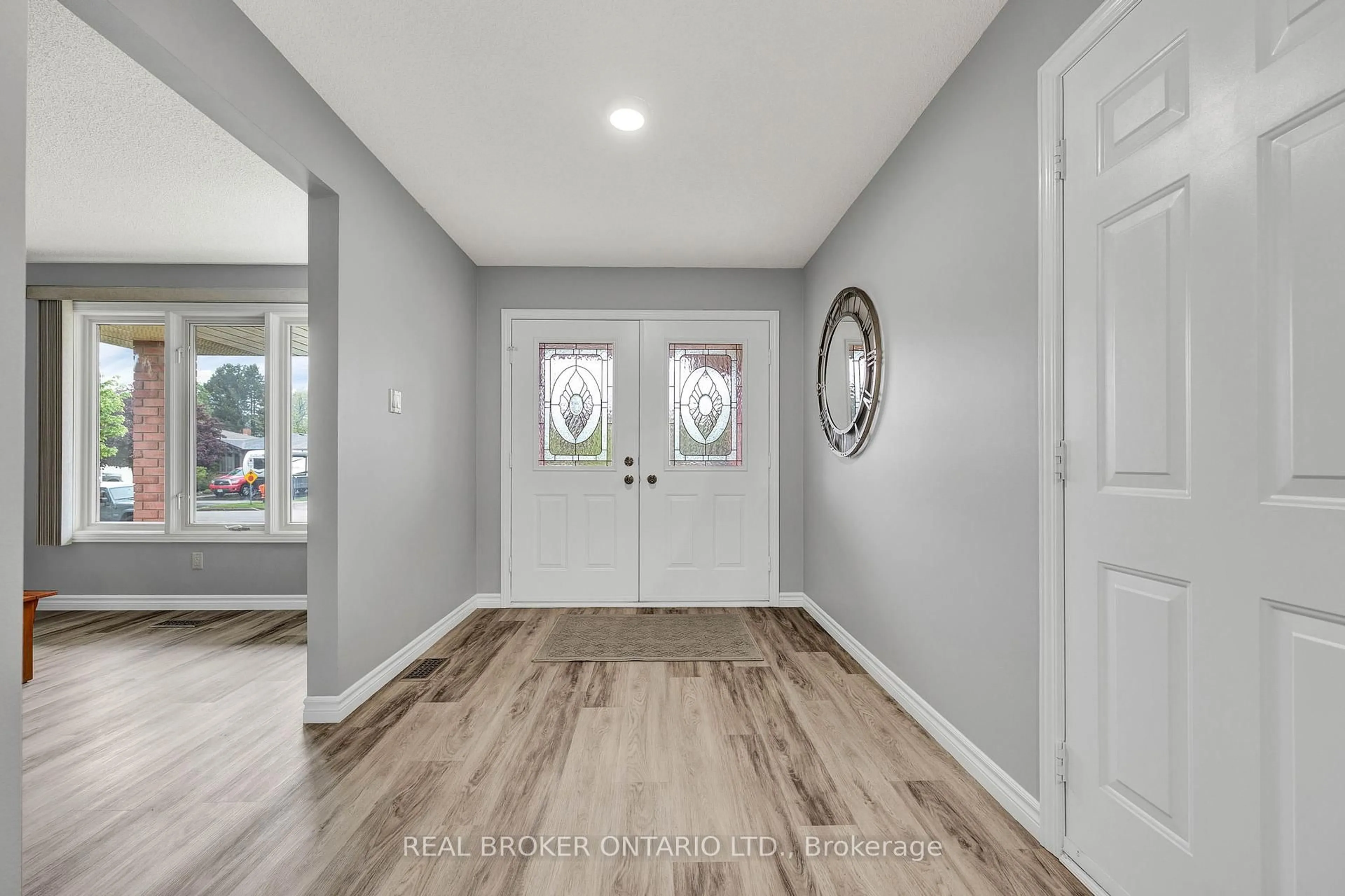 Indoor entryway for 483 Northlake Dr, Waterloo Ontario N2V 2A4