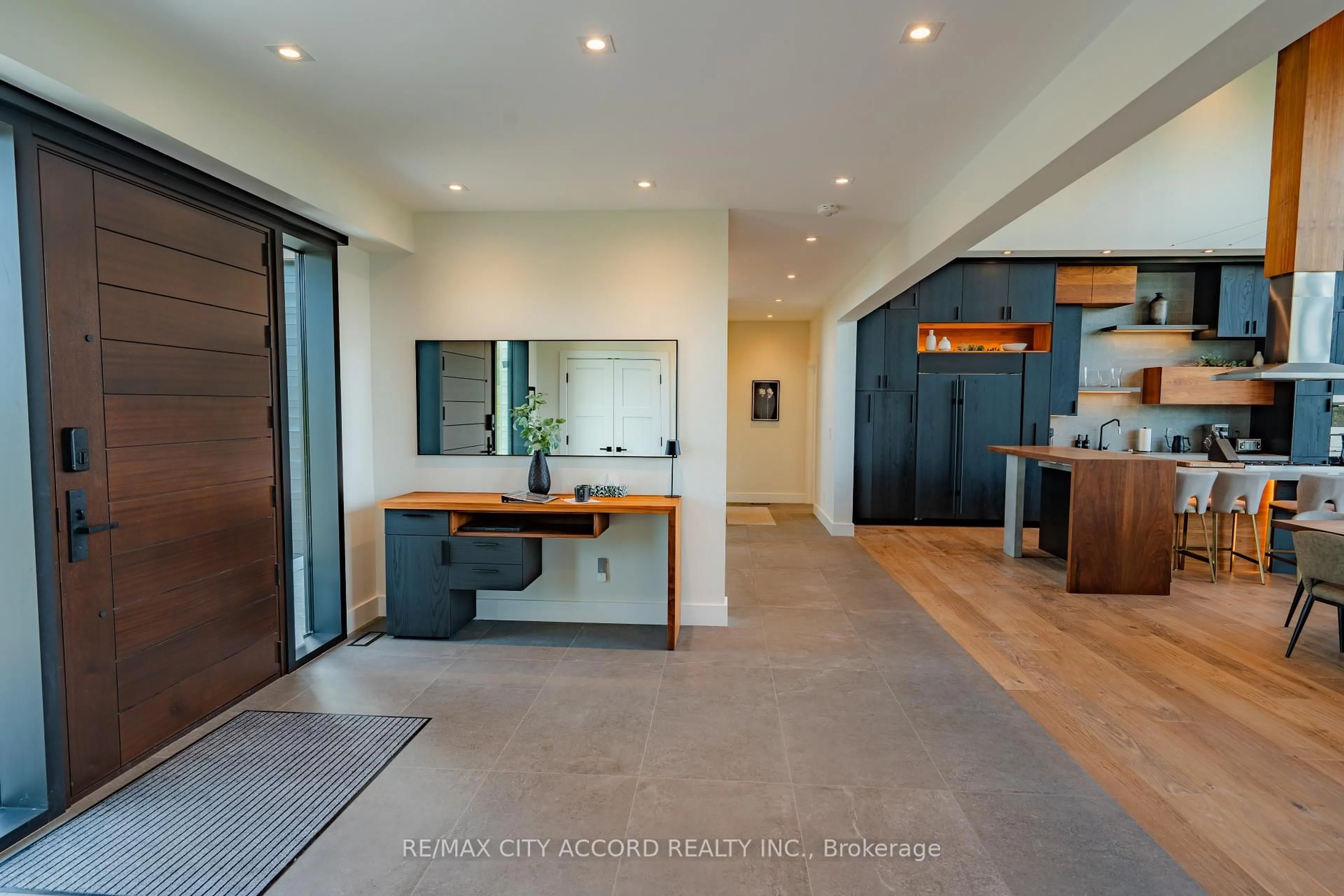 Indoor entryway for 23 EUROPE Lane, Huntsville Ontario P1H 2J3