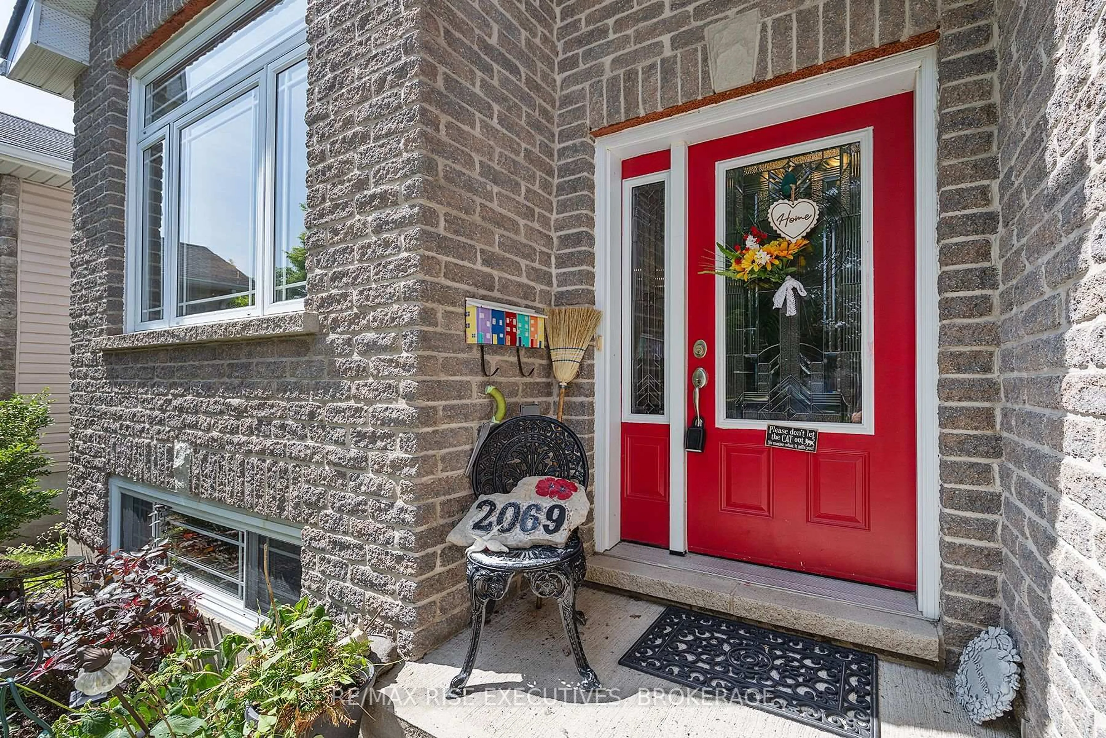 Indoor entryway for 2069 Swanfield St, Kingston Ontario K7M 0A9