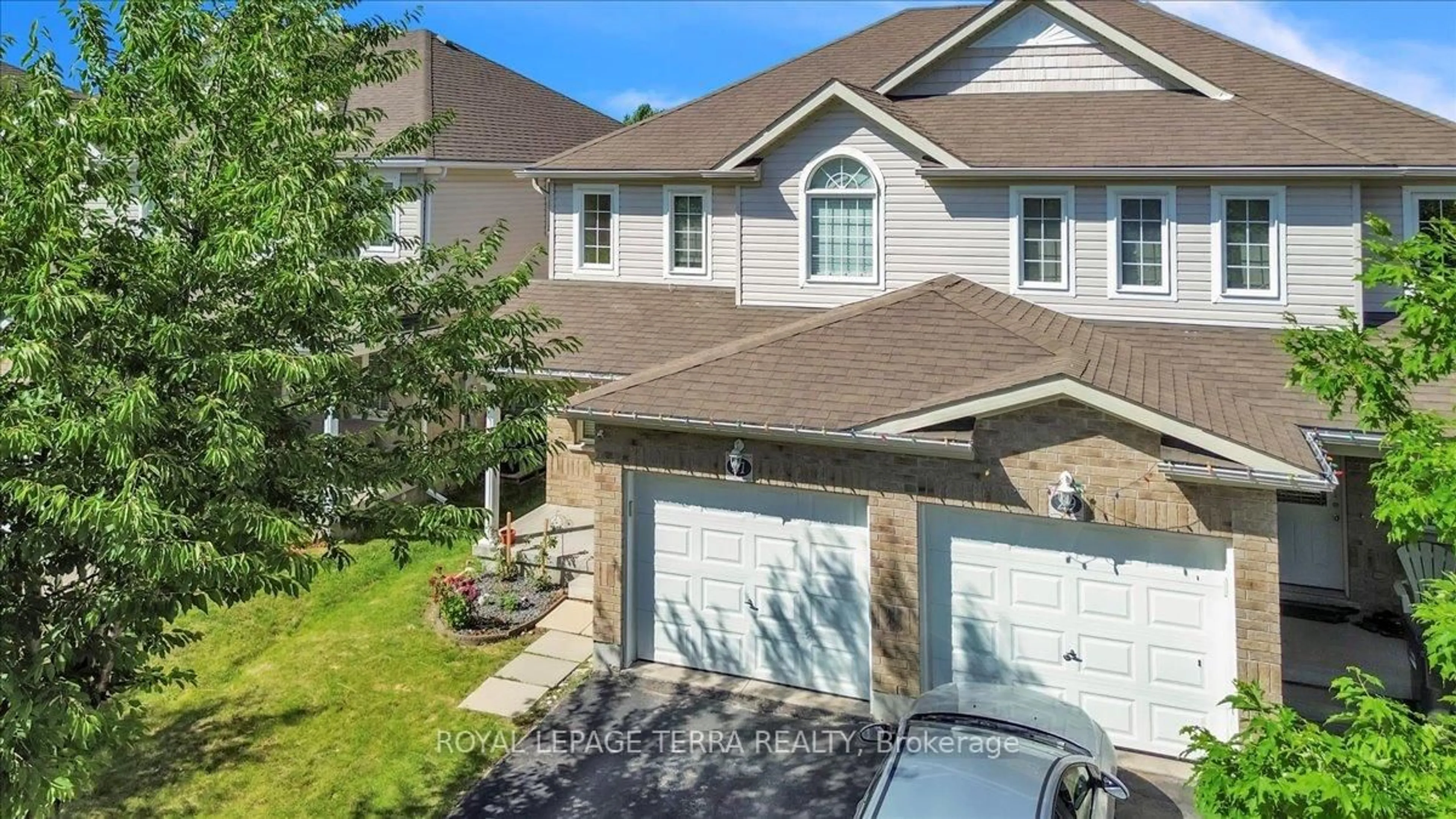 A pic from outside/outdoor area/front of a property/back of a property/a pic from drone, street for 31 Vipond St, Guelph Ontario N1E 0G9