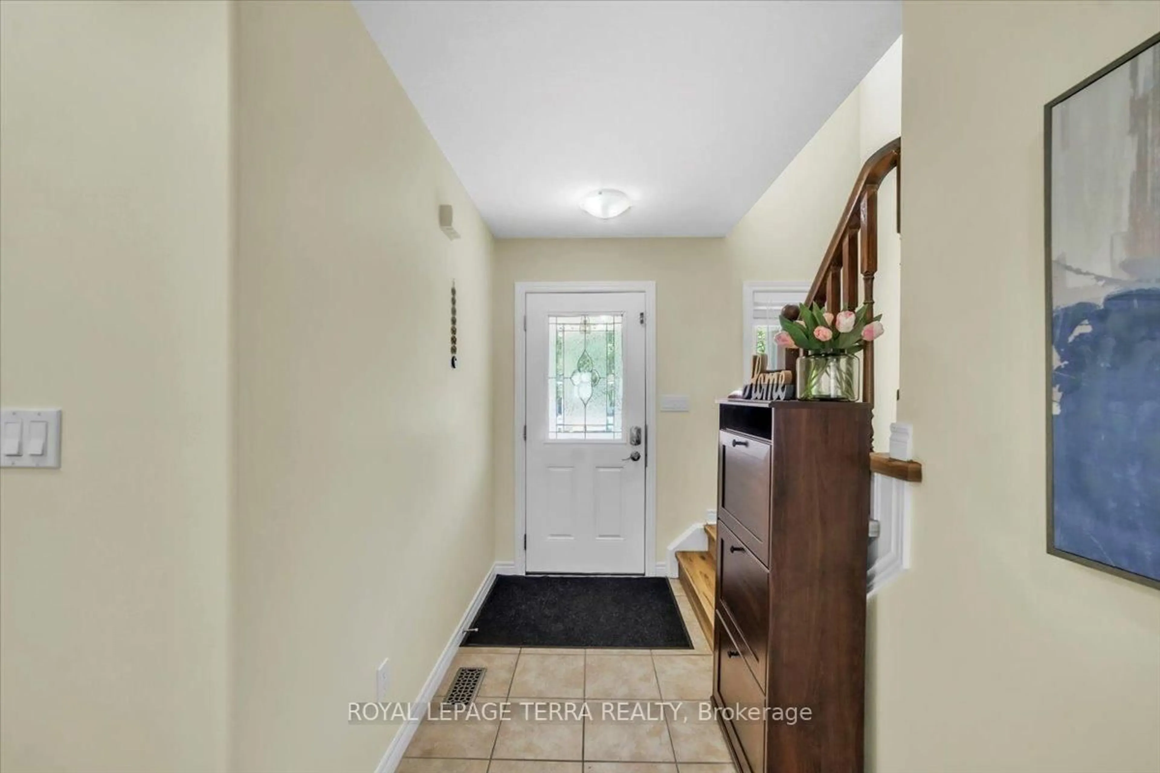 Indoor entryway for 31 Vipond St, Guelph Ontario N1E 0G9