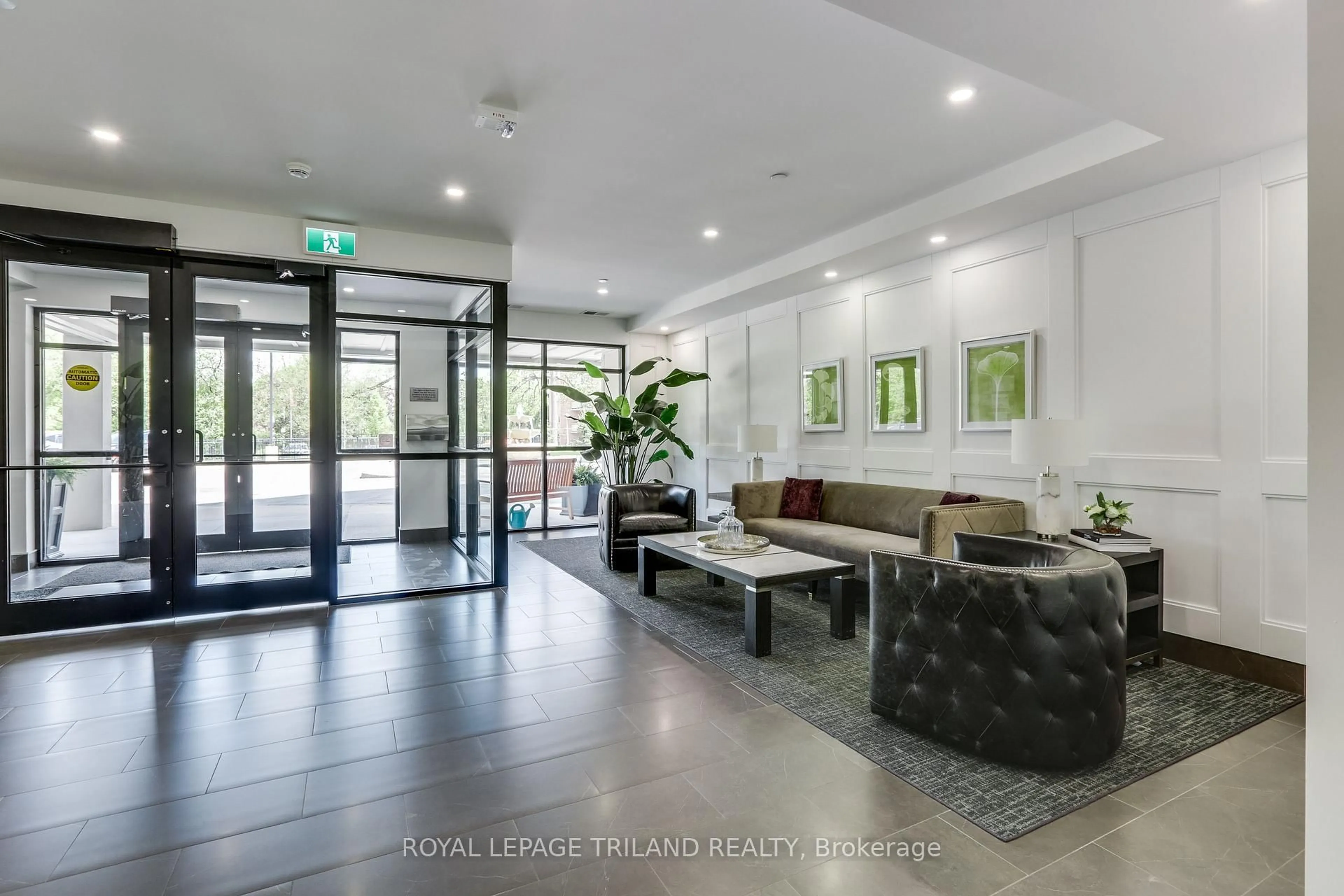 Indoor foyer for 1200 Commissioners Rd #219, London South Ontario N6K 0J7