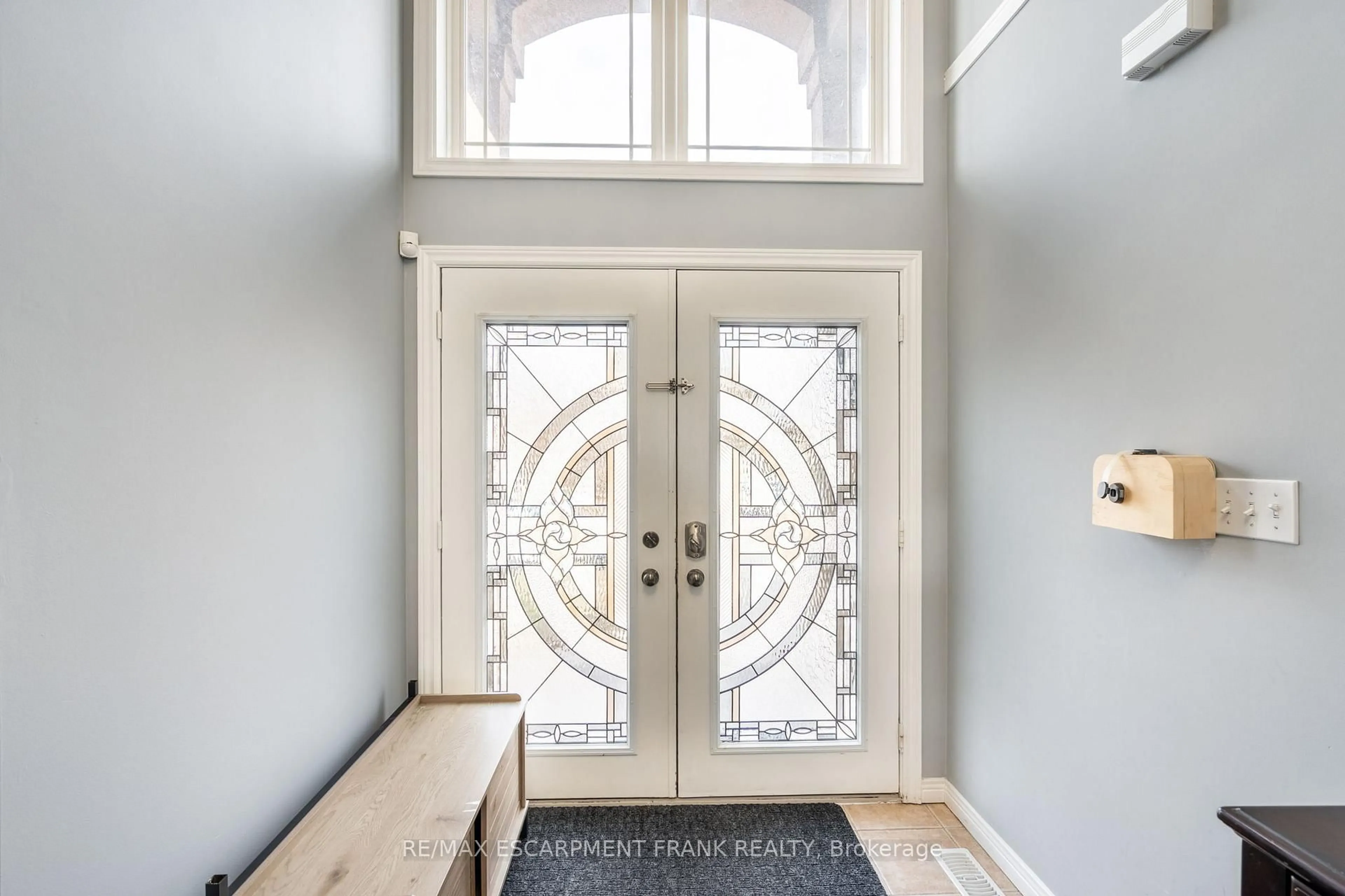 Indoor entryway for 36 Showcase Dr, Hamilton Ontario L0R 1P0