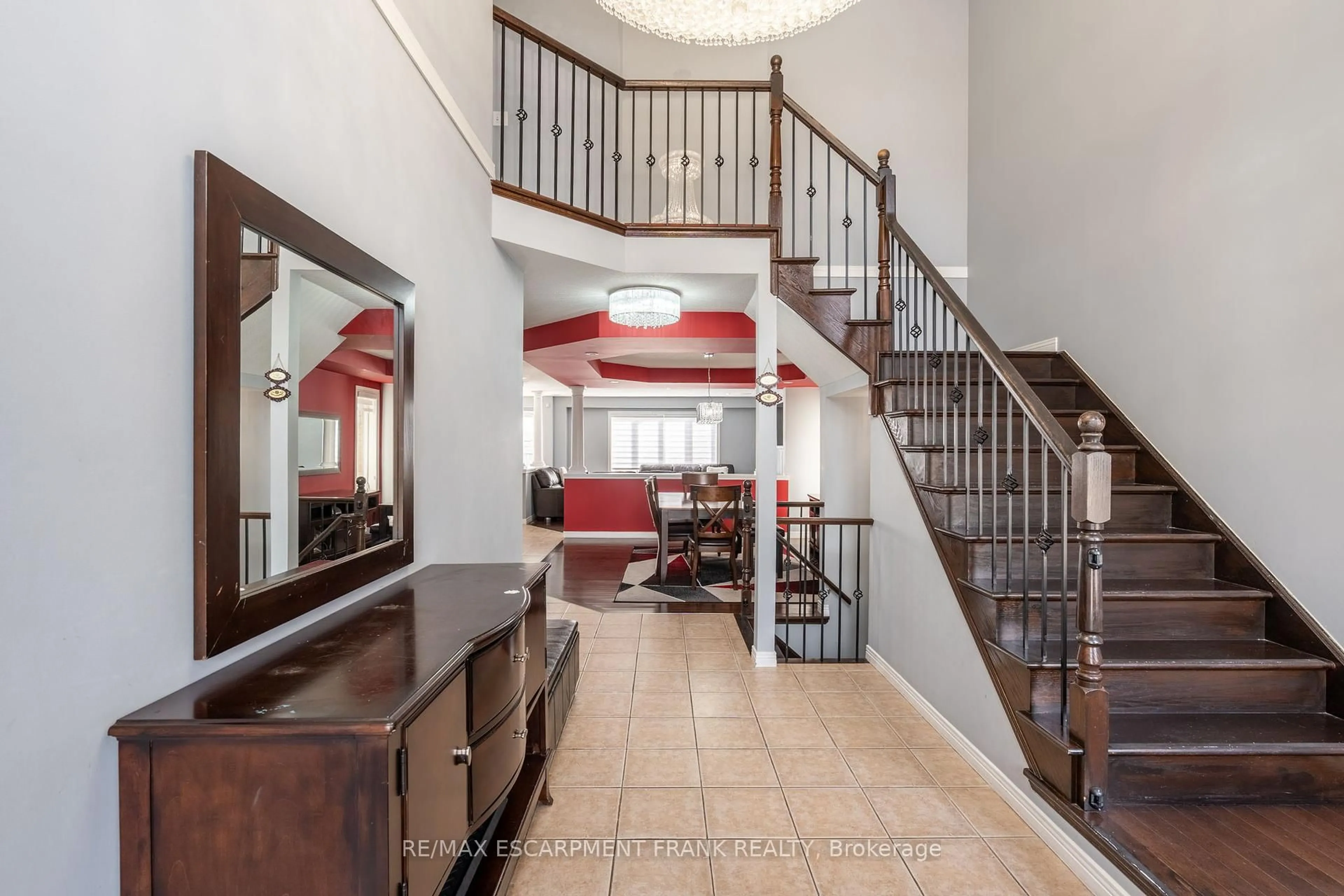 Indoor foyer for 36 Showcase Dr, Hamilton Ontario L0R 1P0