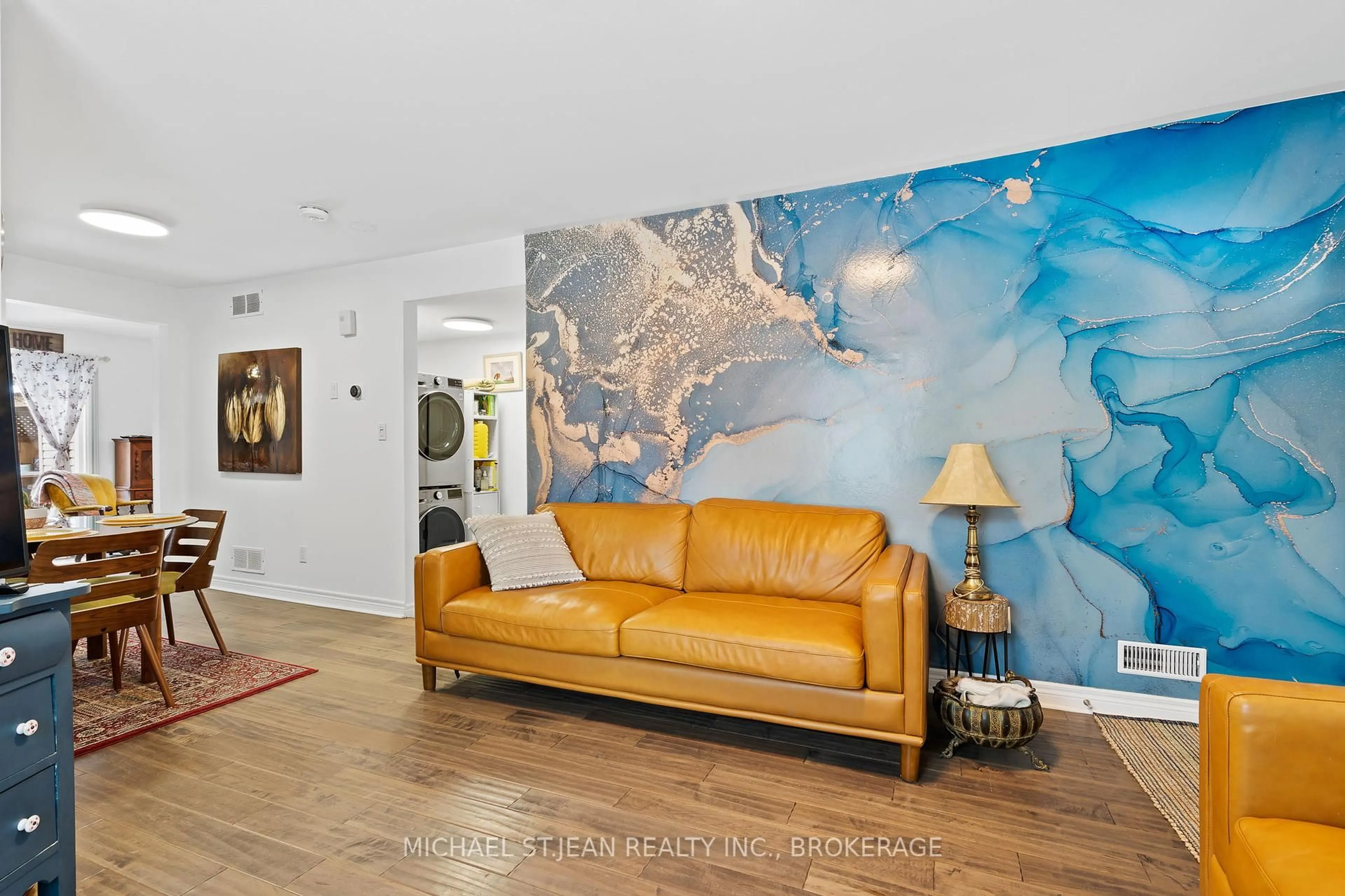 Living room with furniture, unknown for 114 Davis St, Thorold Ontario L2V 1E7