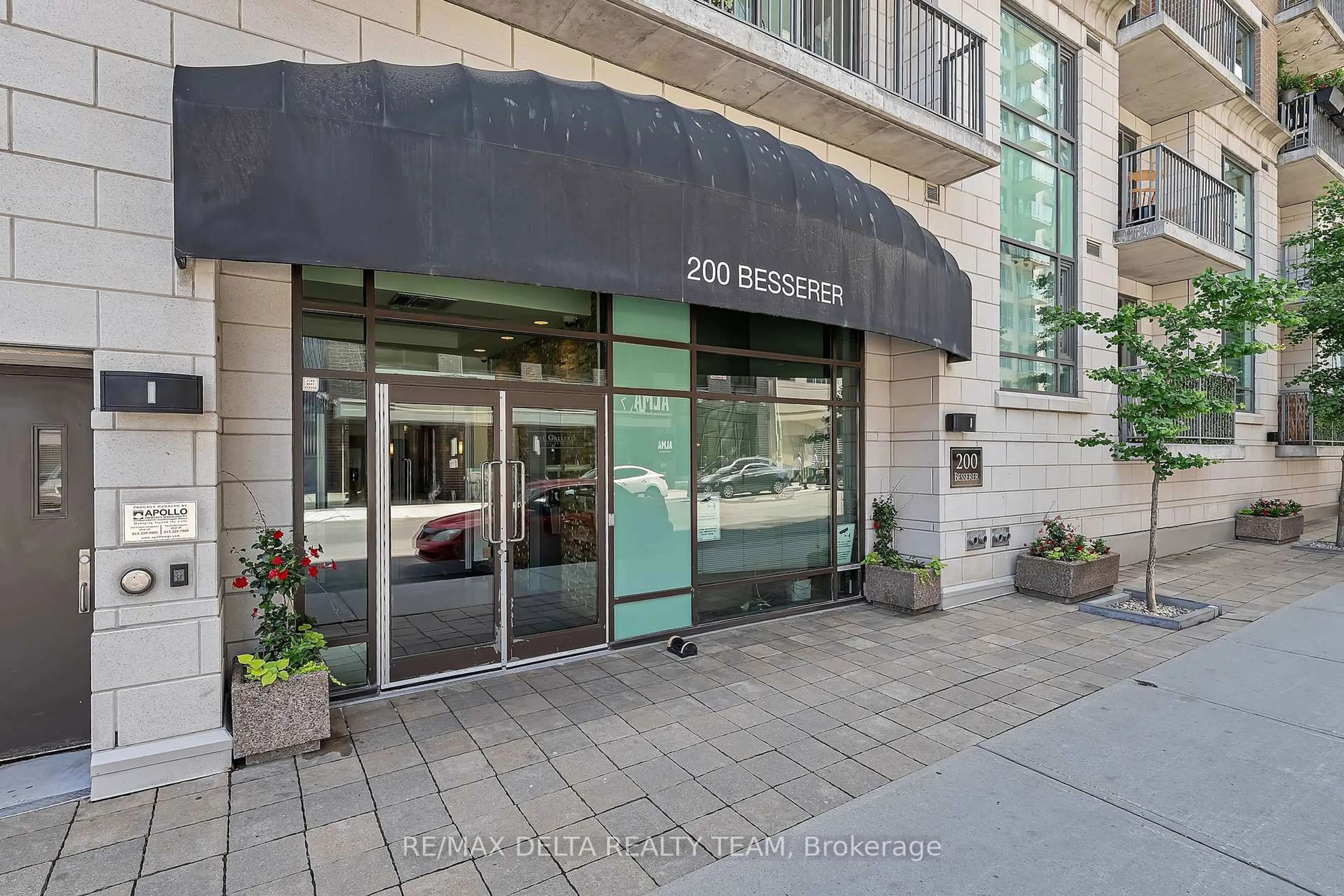 Indoor foyer for 200 BESSERER St #1202, Ottawa Ontario K1N 0A7