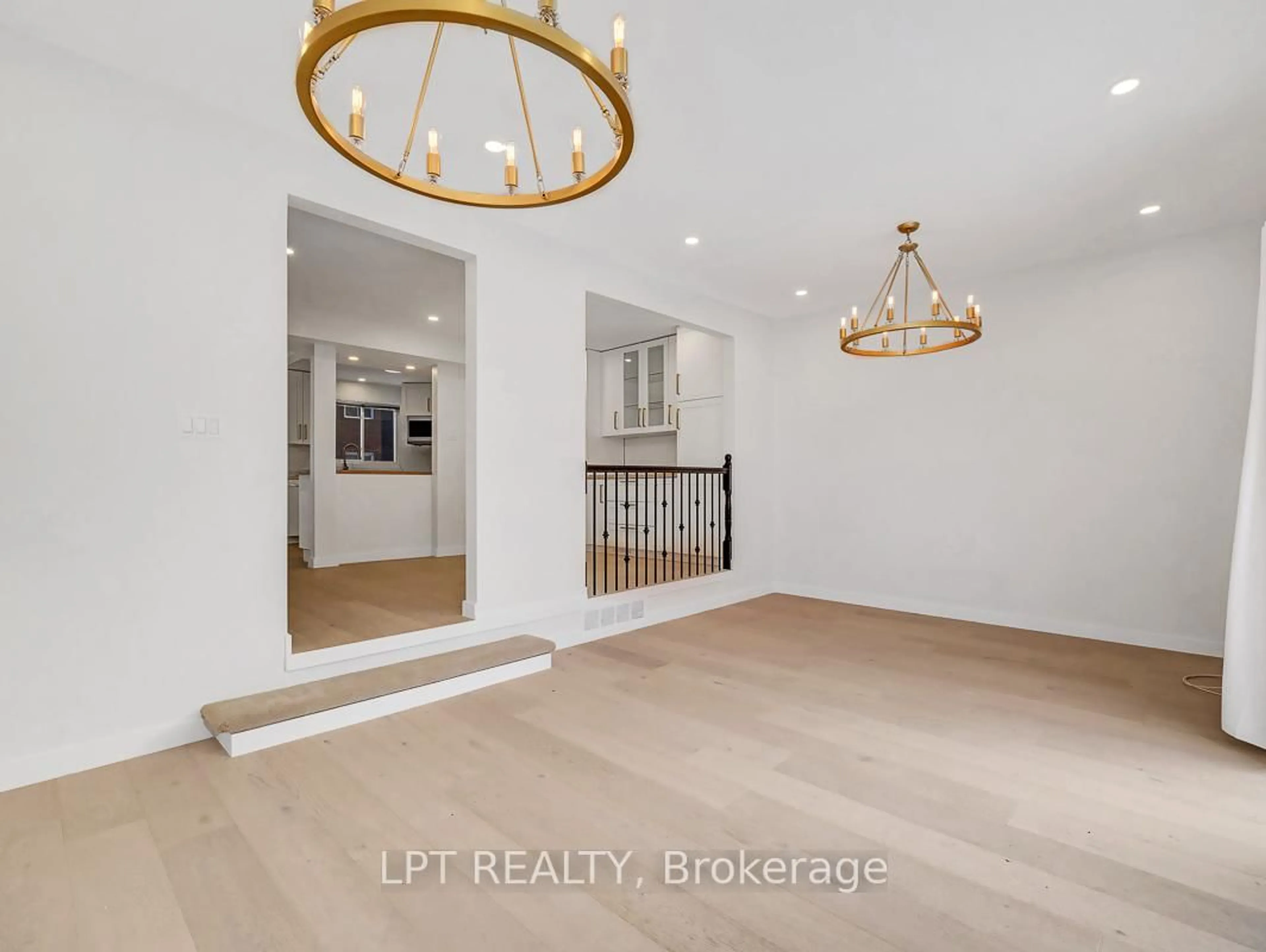 Indoor entryway for 1821 Walkley Rd #9, Ottawa Ontario K1H 6X9
