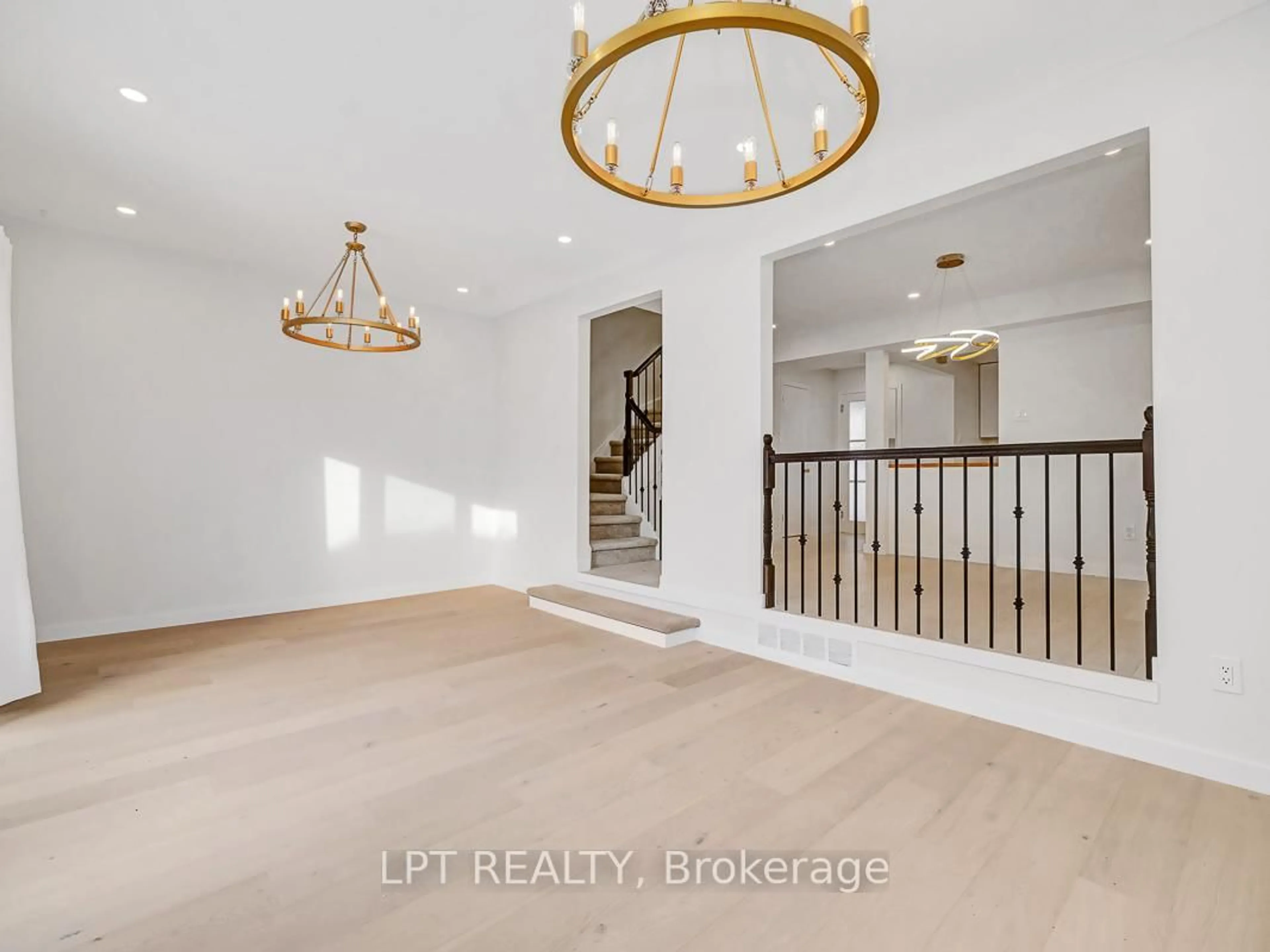Indoor entryway for 1821 Walkley Rd #9, Ottawa Ontario K1H 6X9