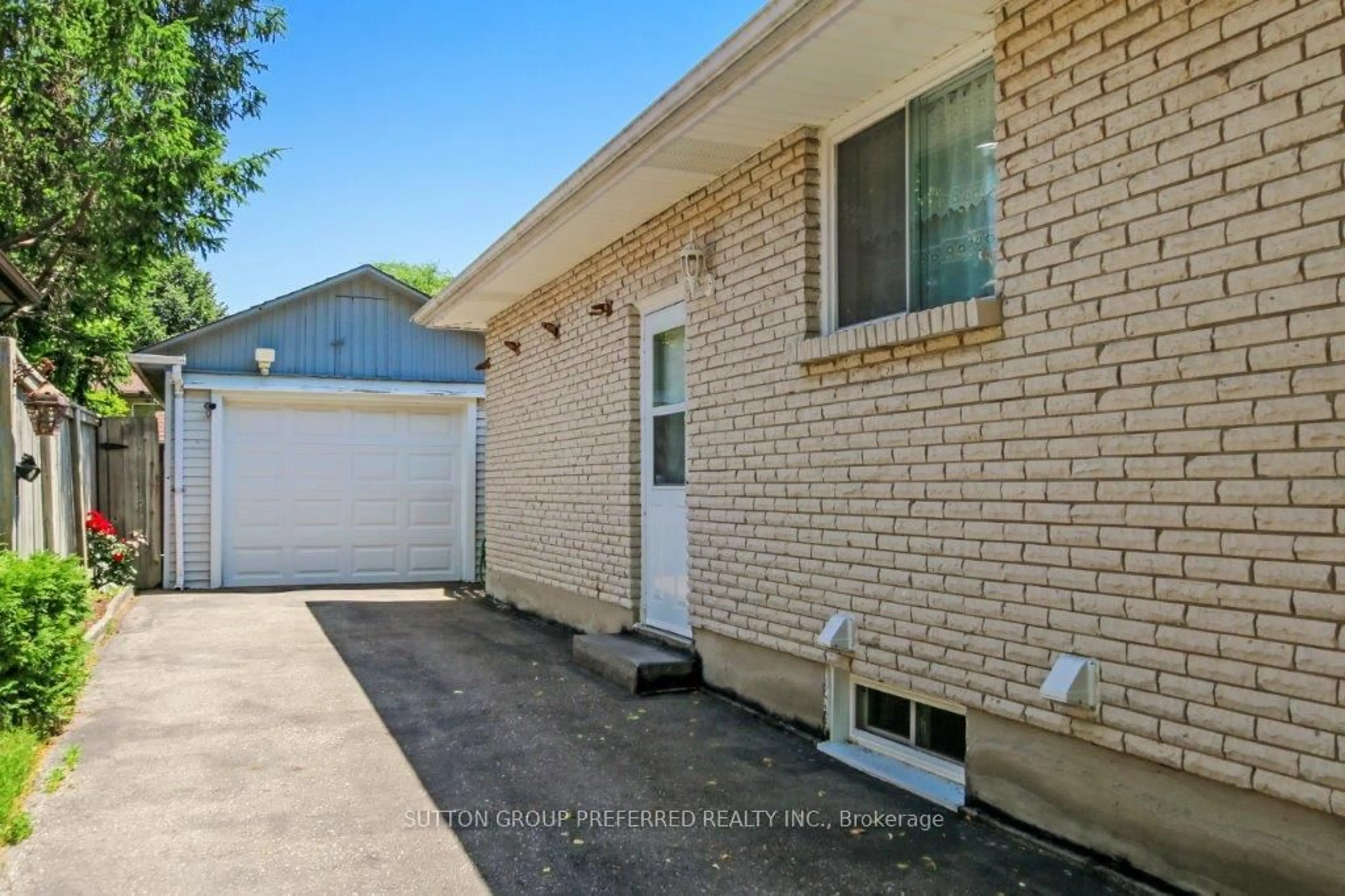 Unknown for 16 Kintail Cres, London South Ontario N6E 1J5