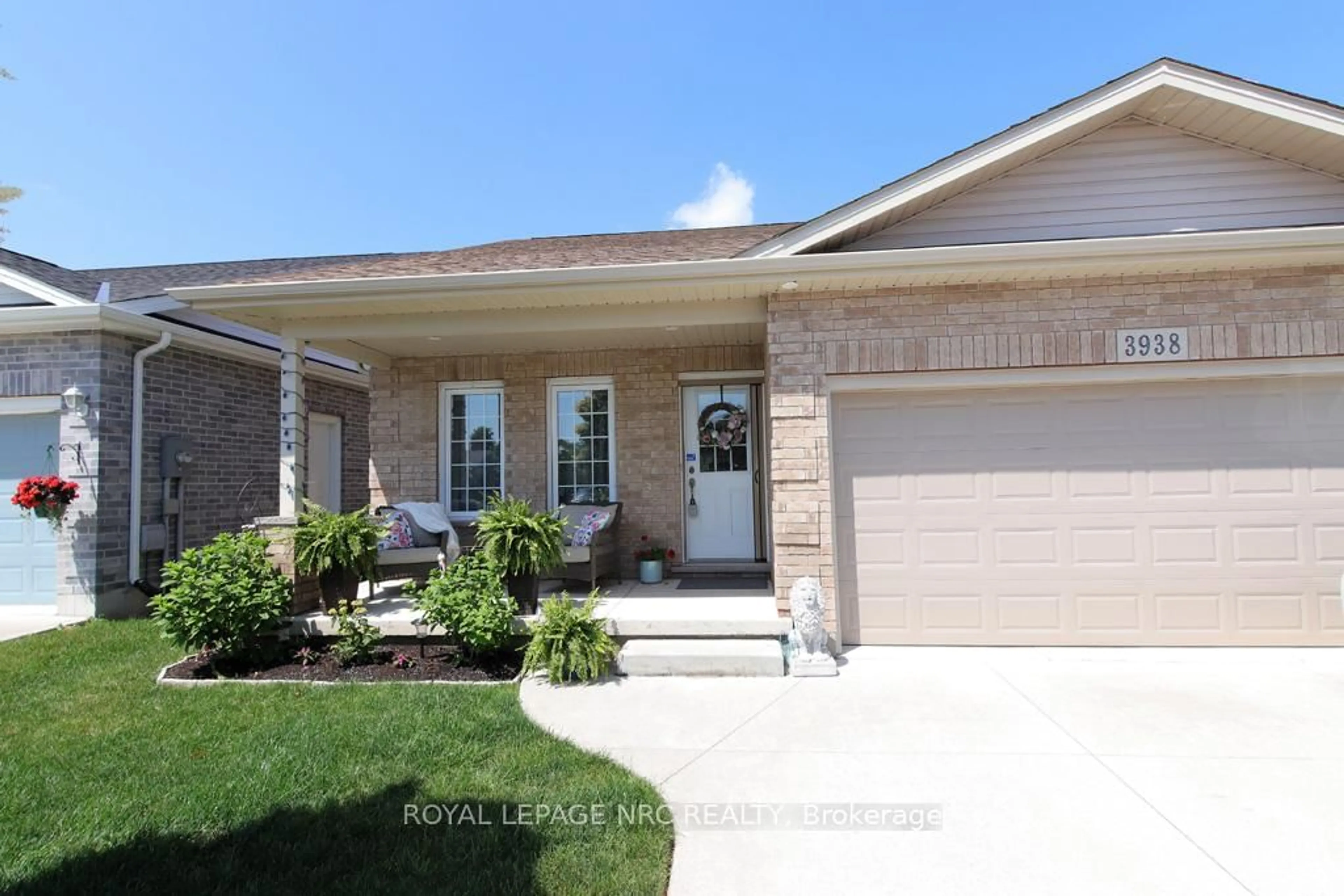 Home with brick exterior material, street for 3938 Sunset Lane, Lincoln Ontario L0R 2C0