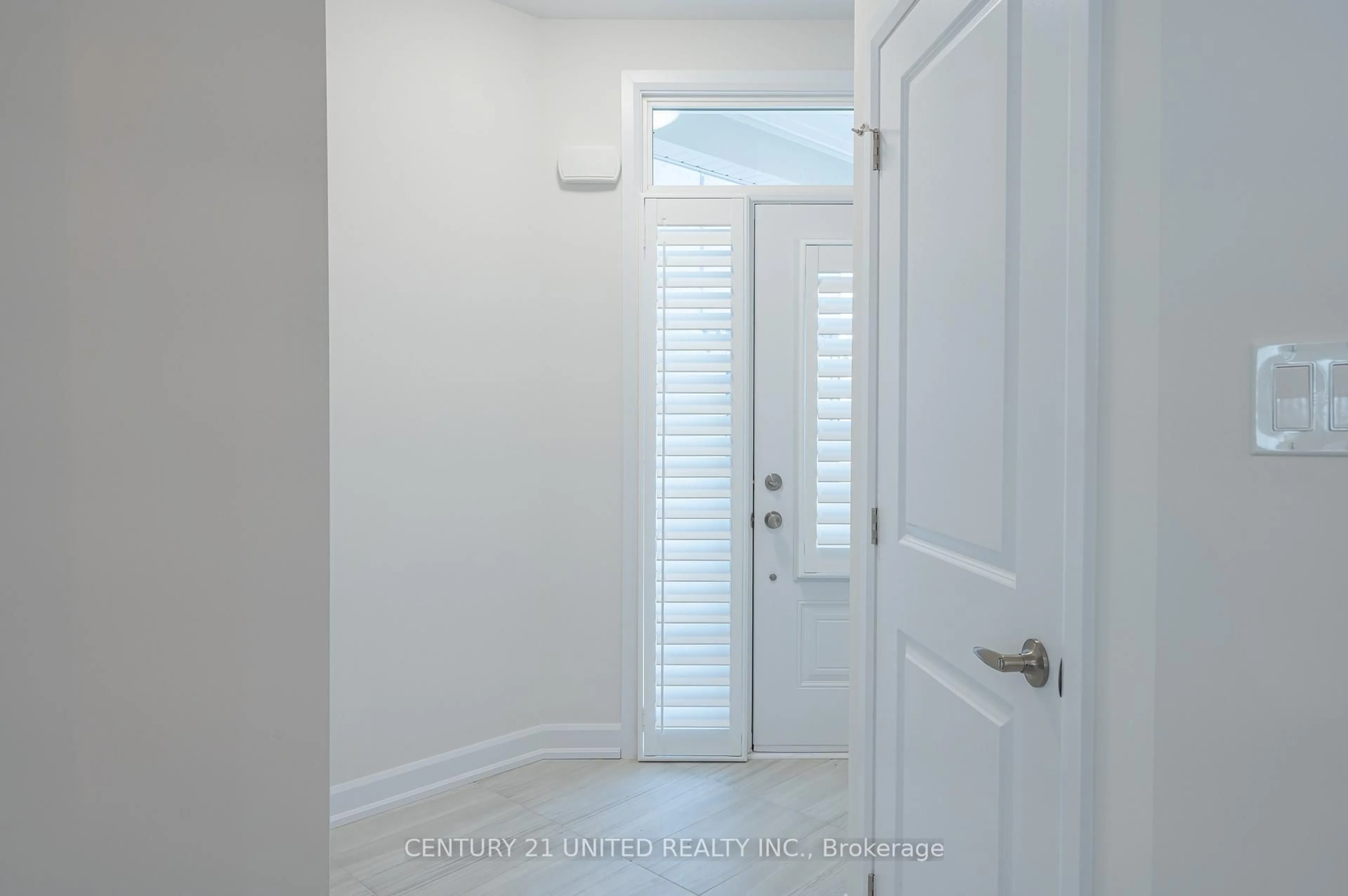 Indoor entryway for 313 Mullighan Gdns, Peterborough North Ontario K9K 0G3