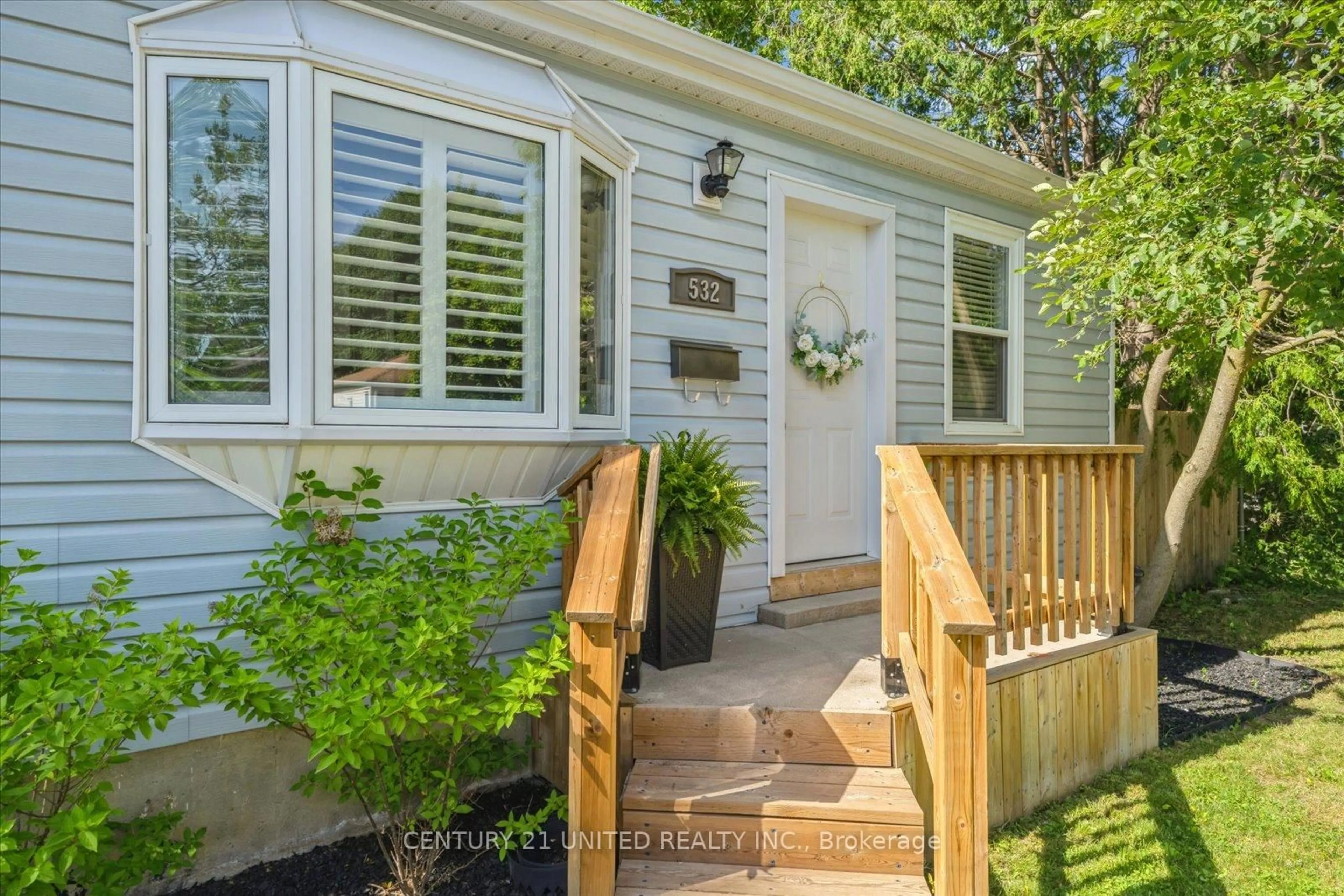 Home with vinyl exterior material, unknown for 532 Hamilton St, Peterborough South Ontario K9J 4C1