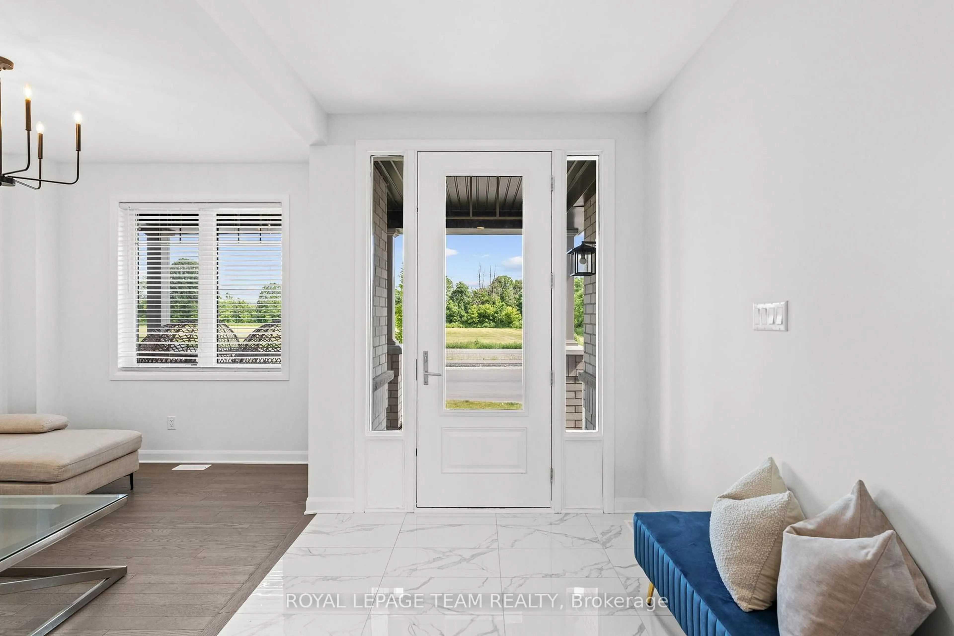 Indoor entryway for 511 Anchor Circ, Ottawa Ontario K4M 0X5