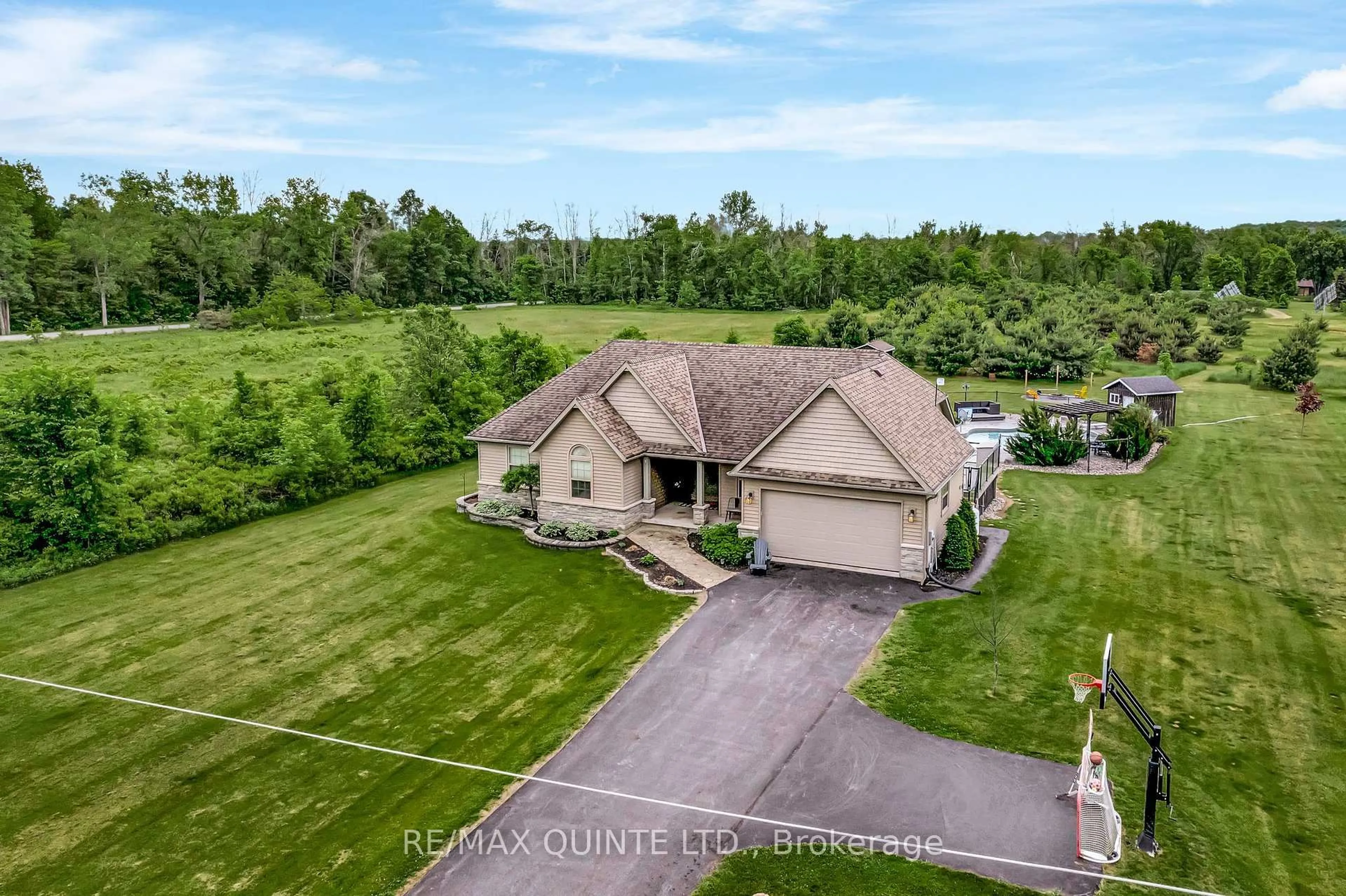 A pic from outside/outdoor area/front of a property/back of a property/a pic from drone, unknown for 27 Charles Rd, Tweed Ontario K0K 3J0