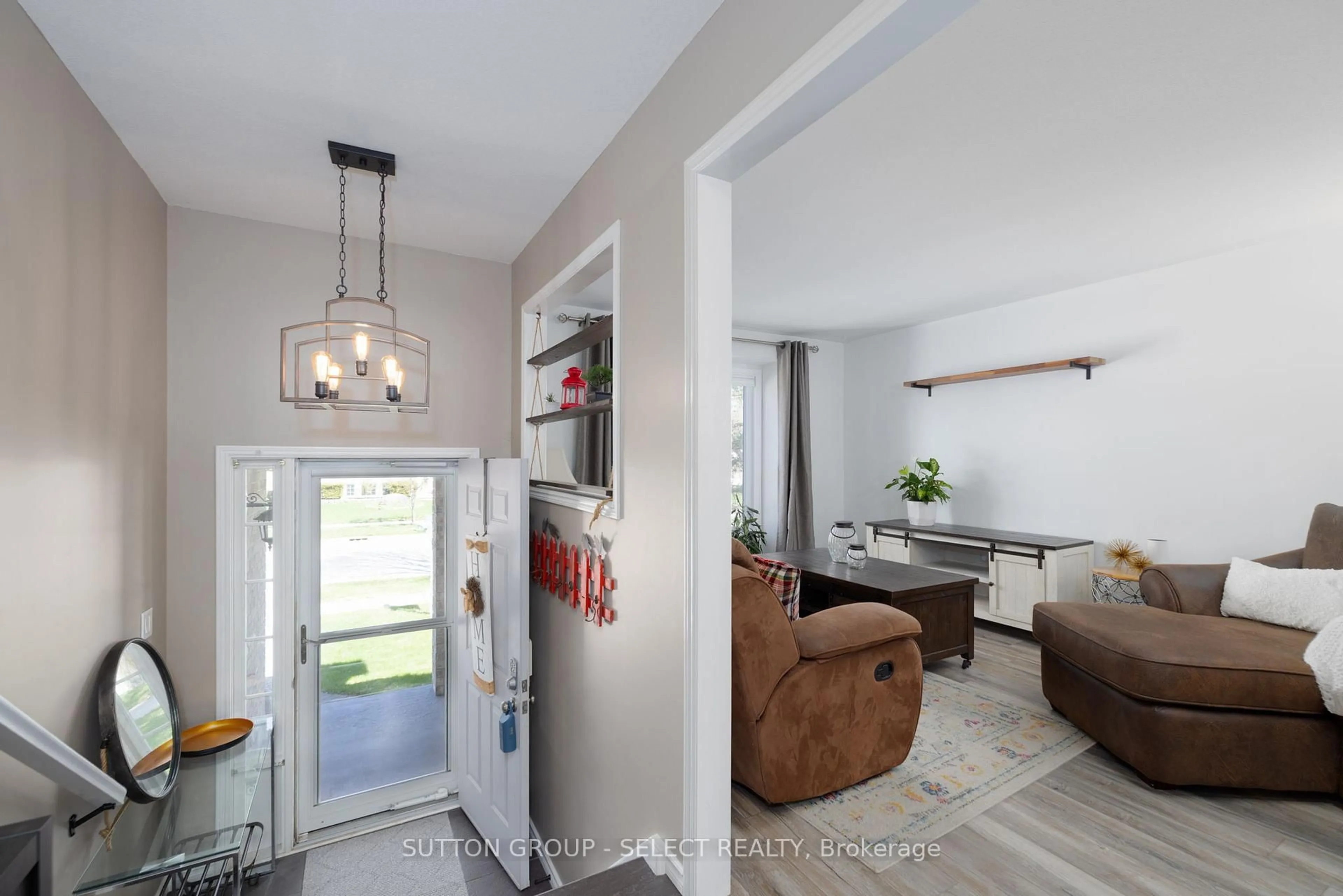 Indoor entryway for 538 Ambleside Dr, London North Ontario N6G 4Y9