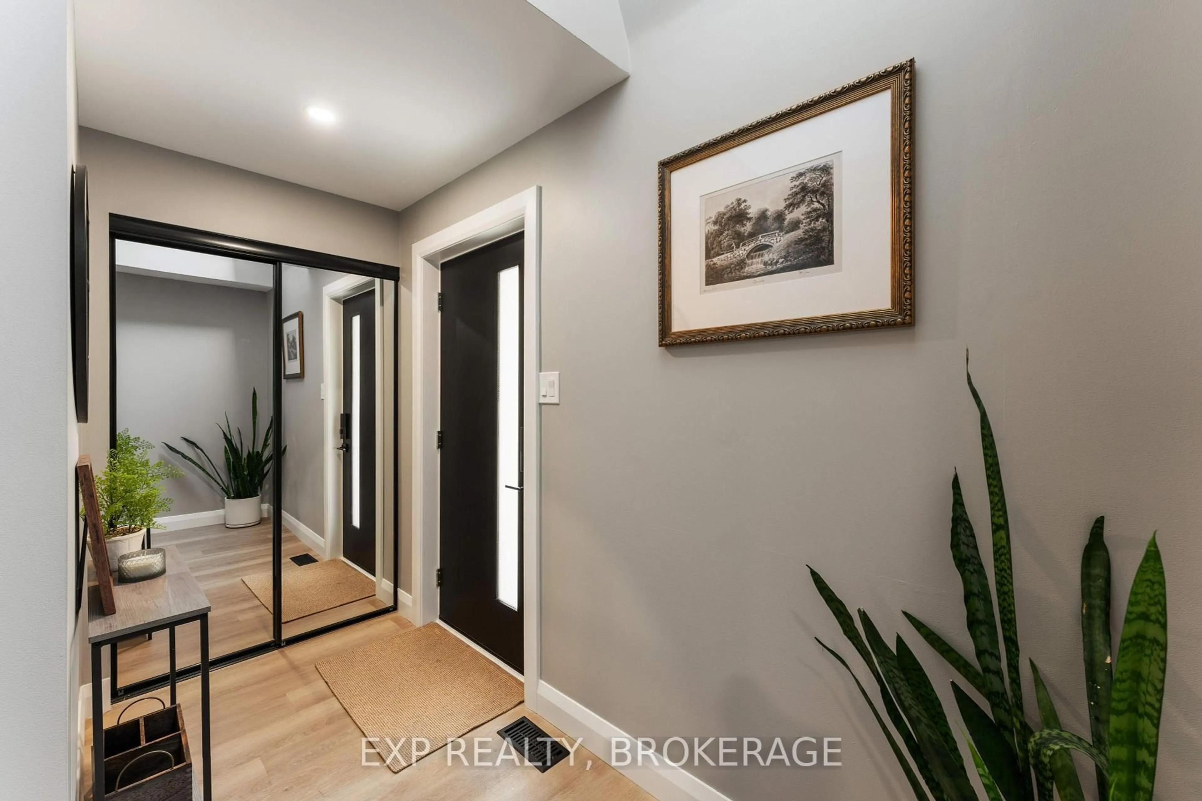 Indoor entryway for 882 CLEARFIELD Cres, Kingston Ontario K7P 1Z5