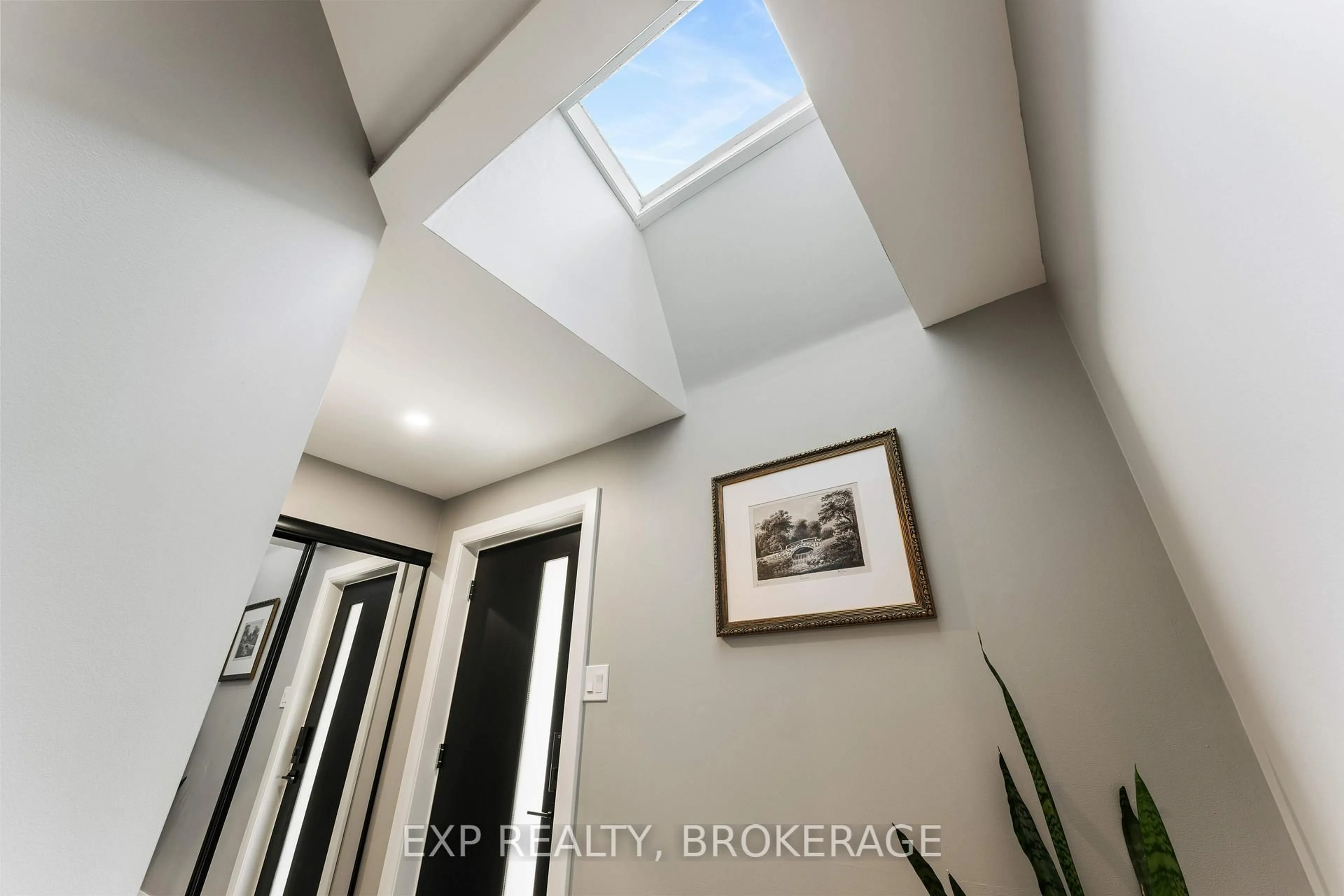 Indoor entryway for 882 CLEARFIELD Cres, Kingston Ontario K7P 1Z5