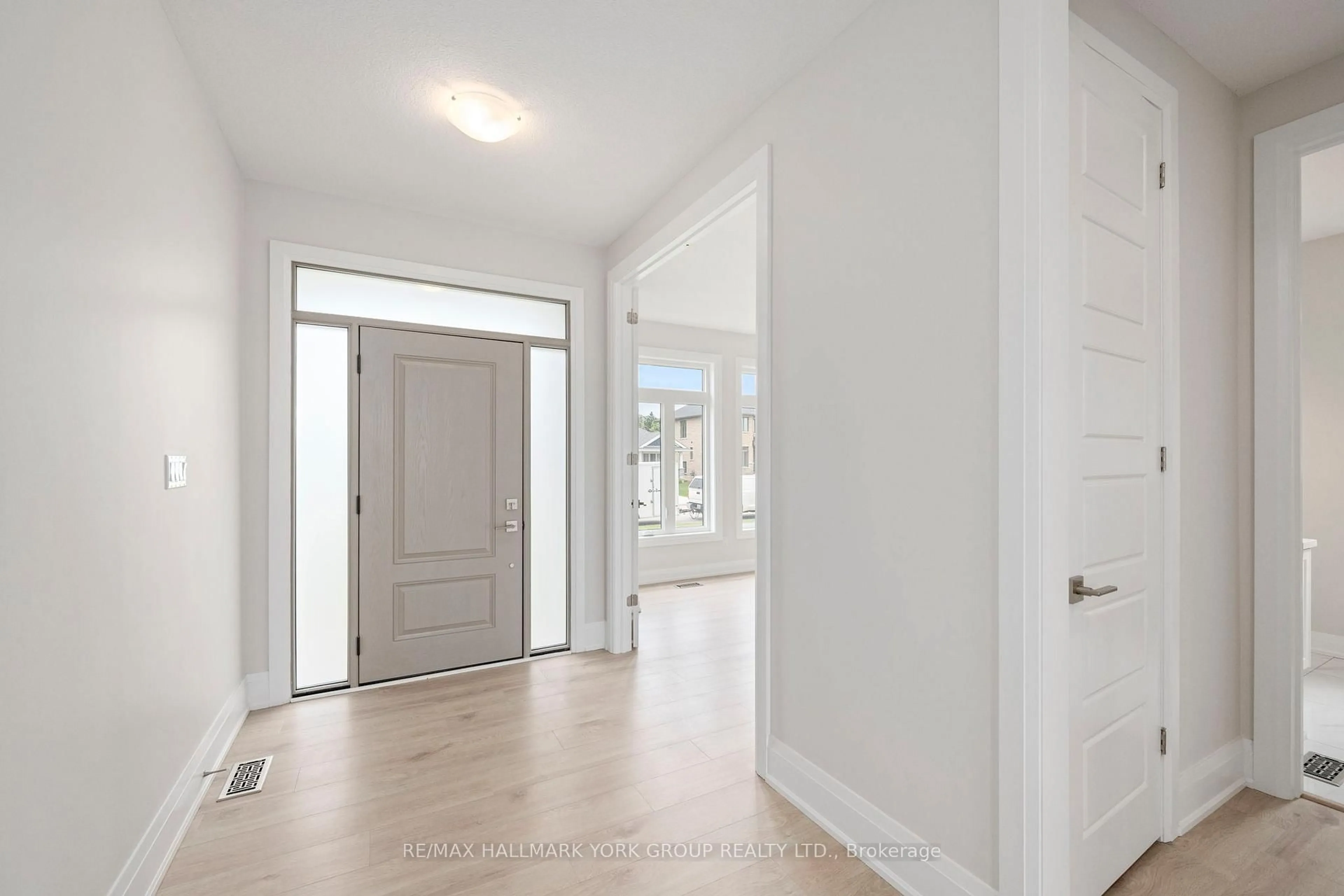 Indoor entryway for 246 Leitch St, Dutton/Dunwich Ontario N0L 1J0
