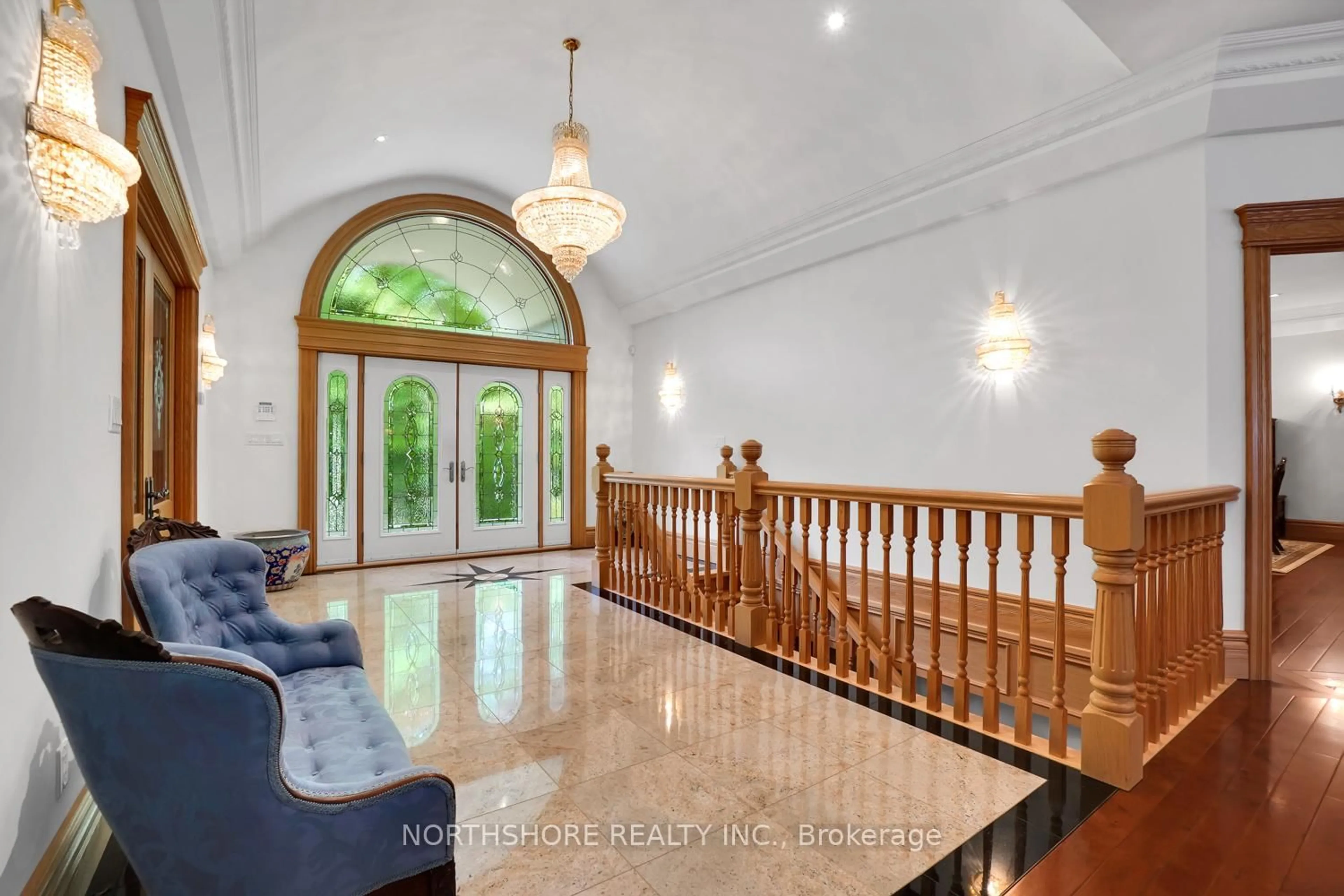 Indoor foyer for 9317 Danforth Rd, Cobourg Ontario K9A 4J8