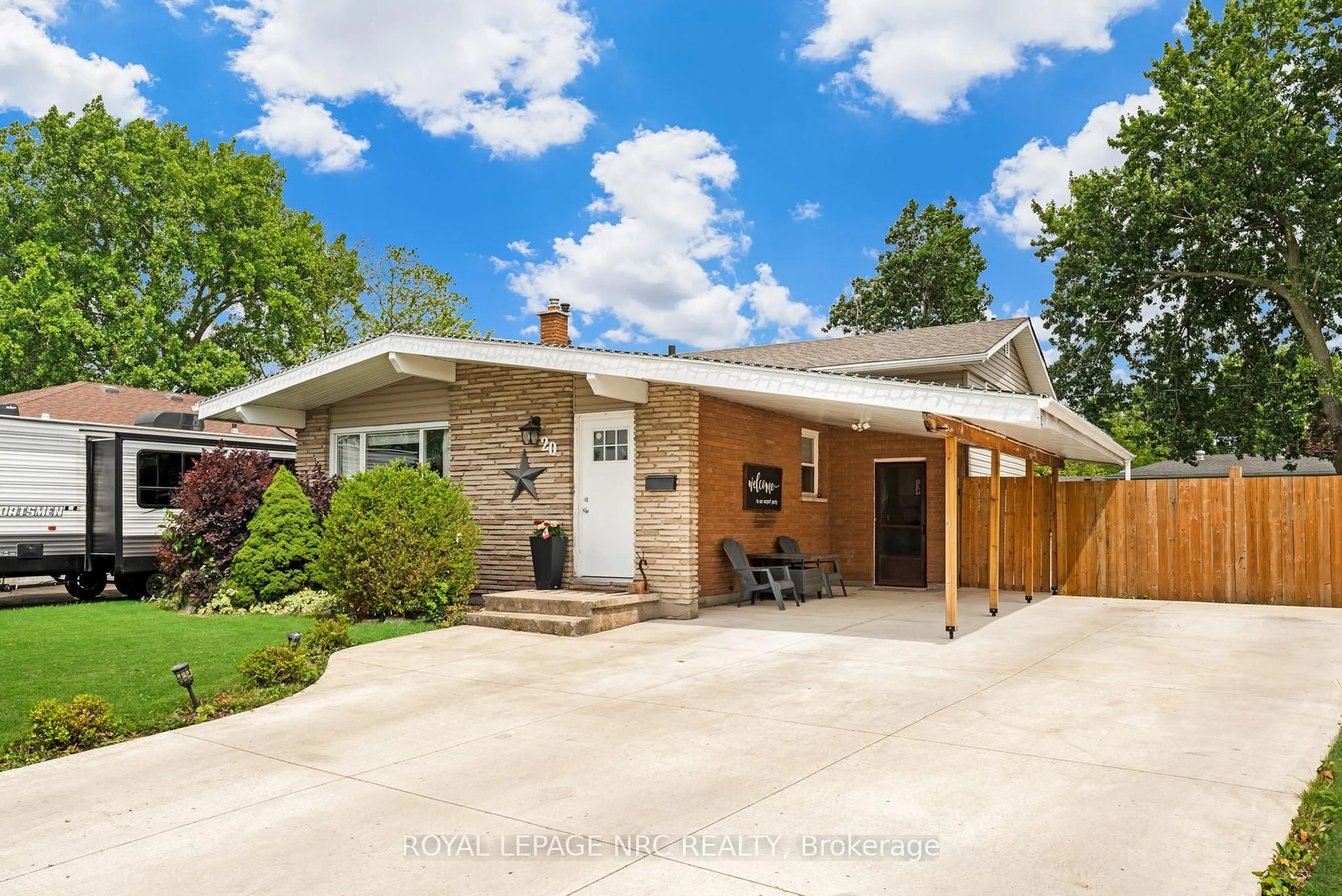 Home with brick exterior material, street for 20 WOODGATE Dr, Welland Ontario L3C 3H6