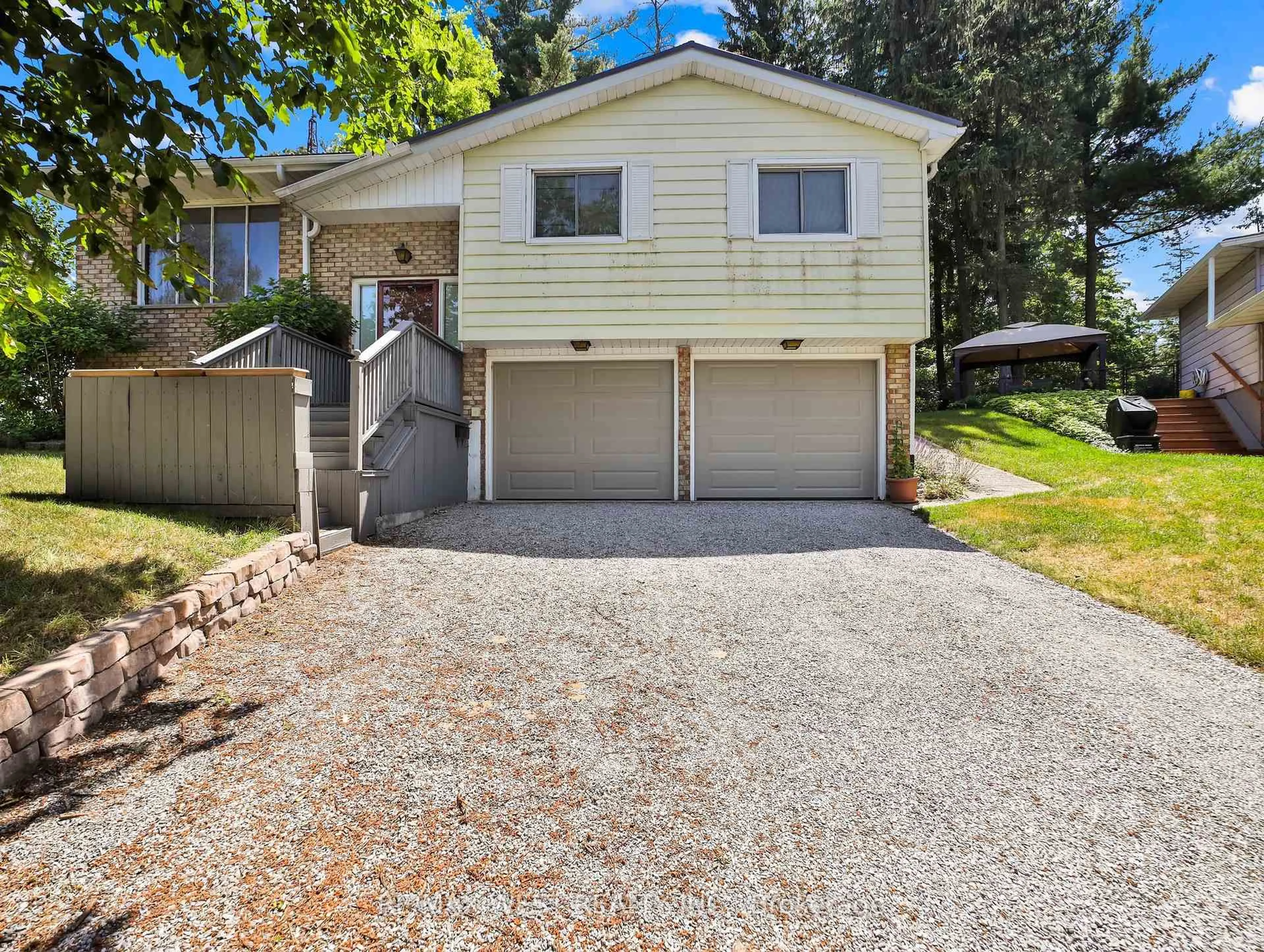 Home with vinyl exterior material, street for 11 Glenda St, Norfolk Ontario N3Y 4T3