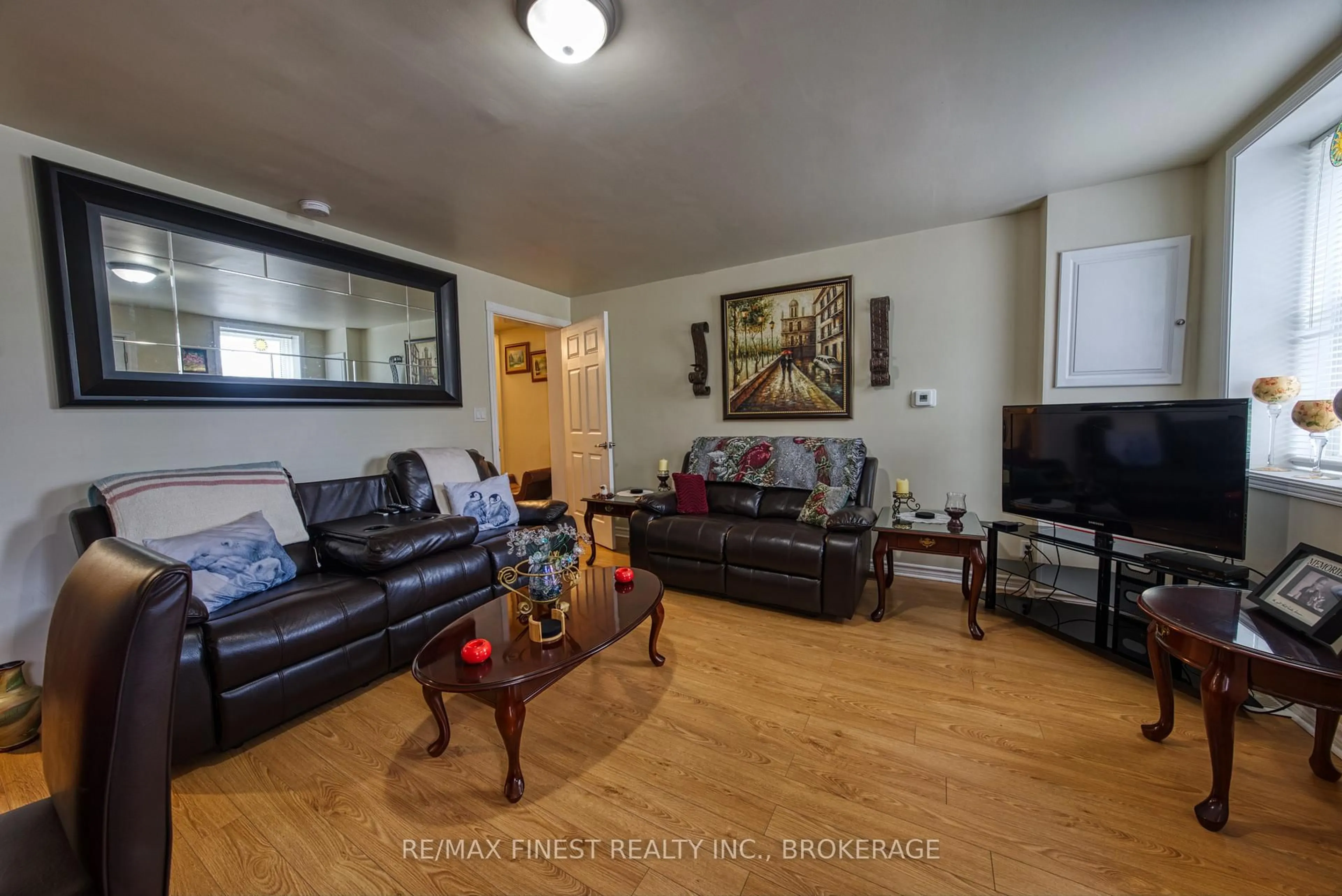 Living room with furniture, unknown for 6648 Highway 38, Verona Ontario K0H 2W0