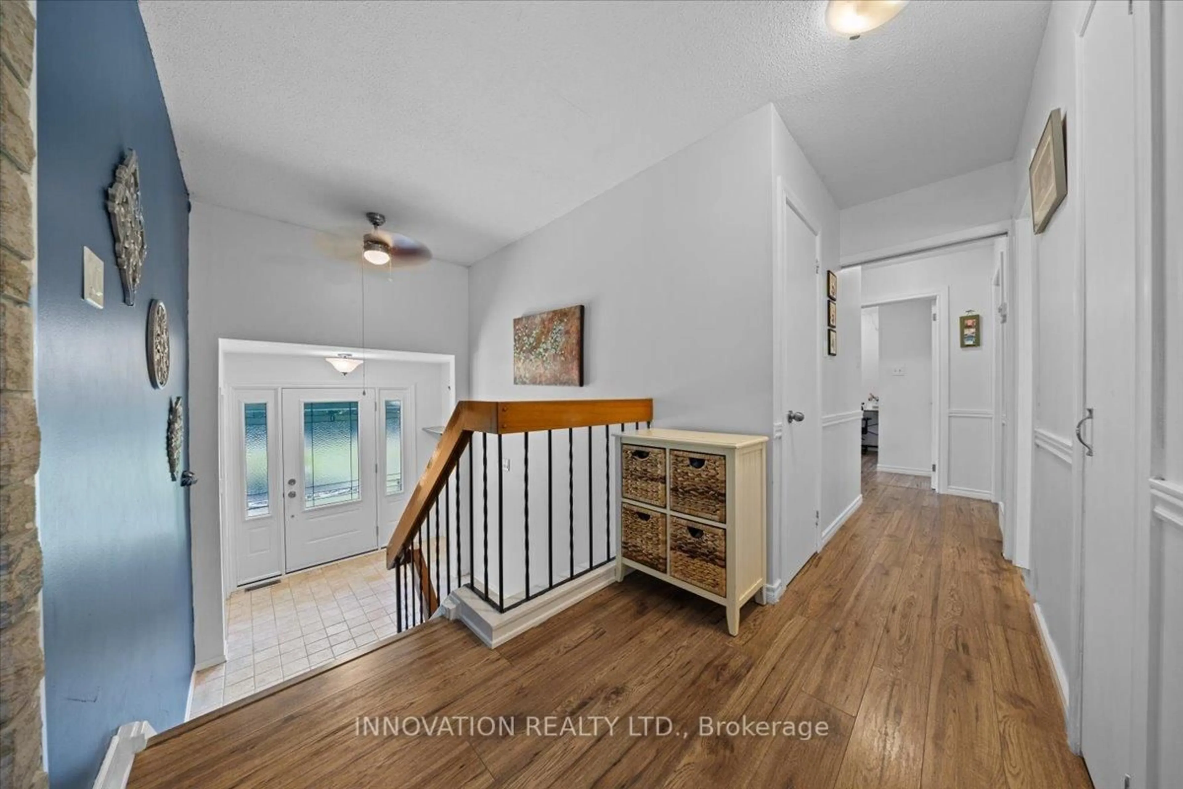 Indoor entryway for 41 King Street Dr, Richmond Ontario K0A 2Z0