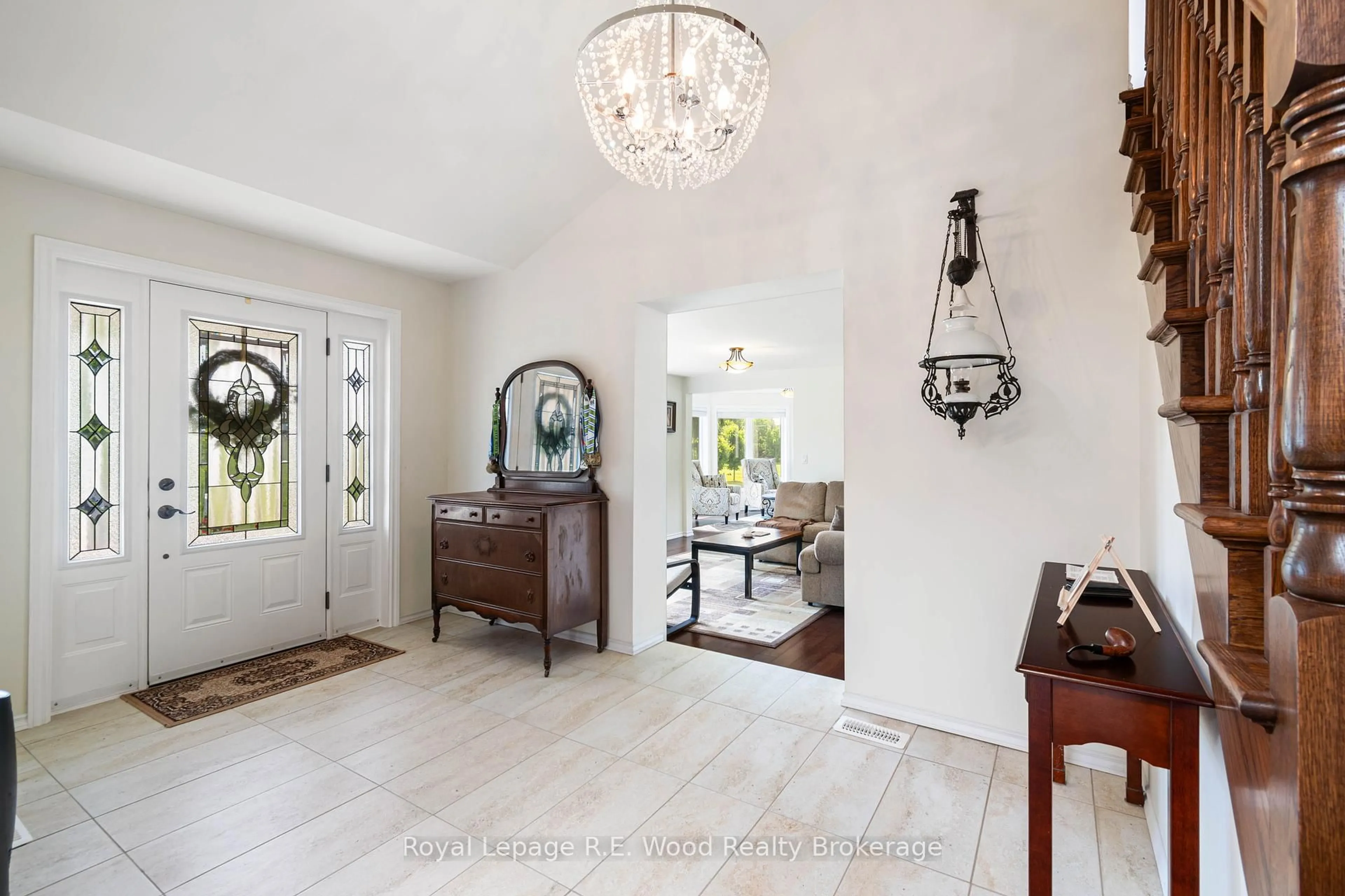 Indoor entryway for 365626 Evergreen St, Norwich Ontario N0J 1P0