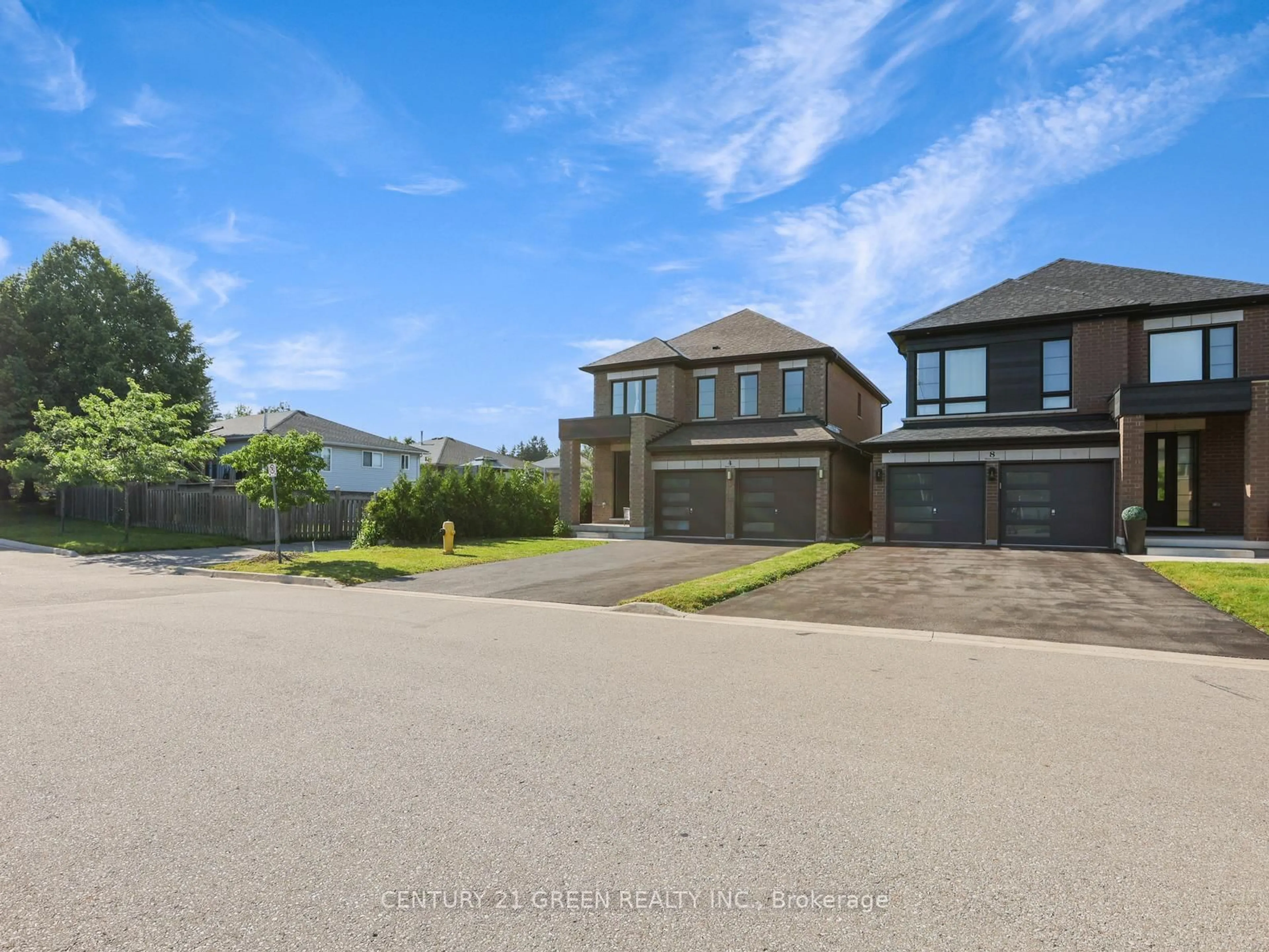 A pic from outside/outdoor area/front of a property/back of a property/a pic from drone, street for 4 Slater St, Cambridge Ontario N1R 0C4