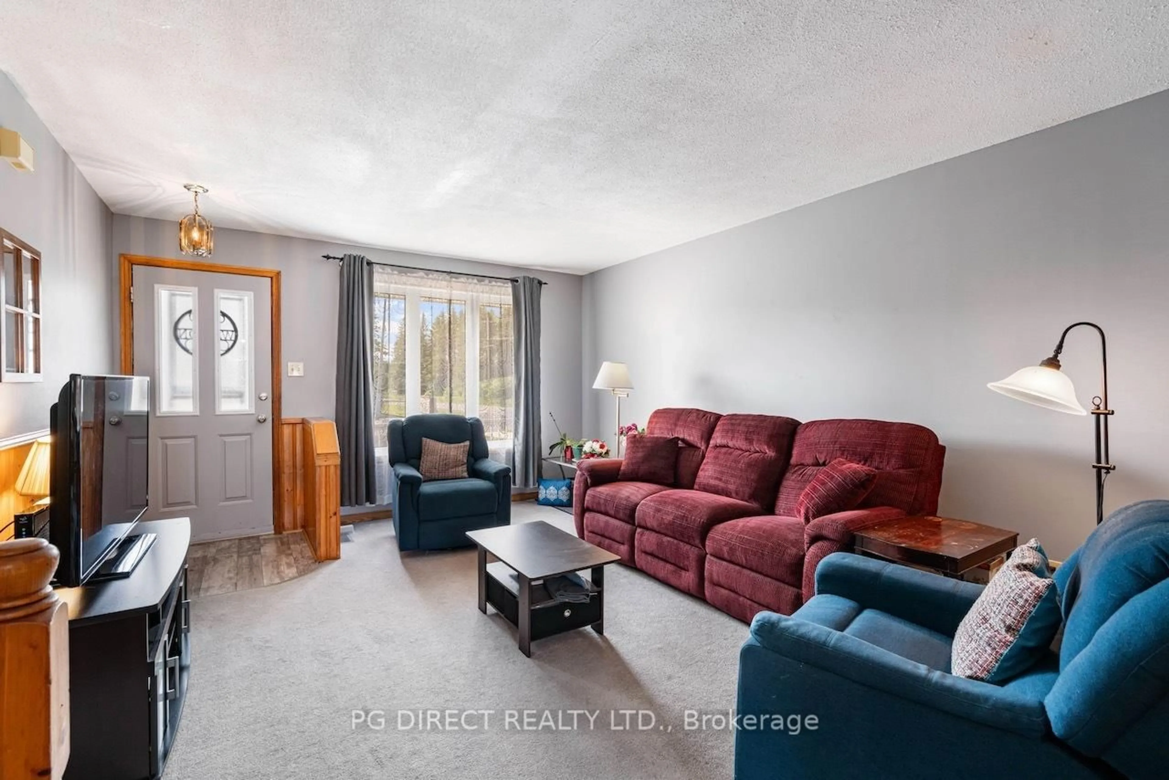 Living room with furniture, unknown for 1 Carman Crt, South Dundas Ontario K0E 1K0