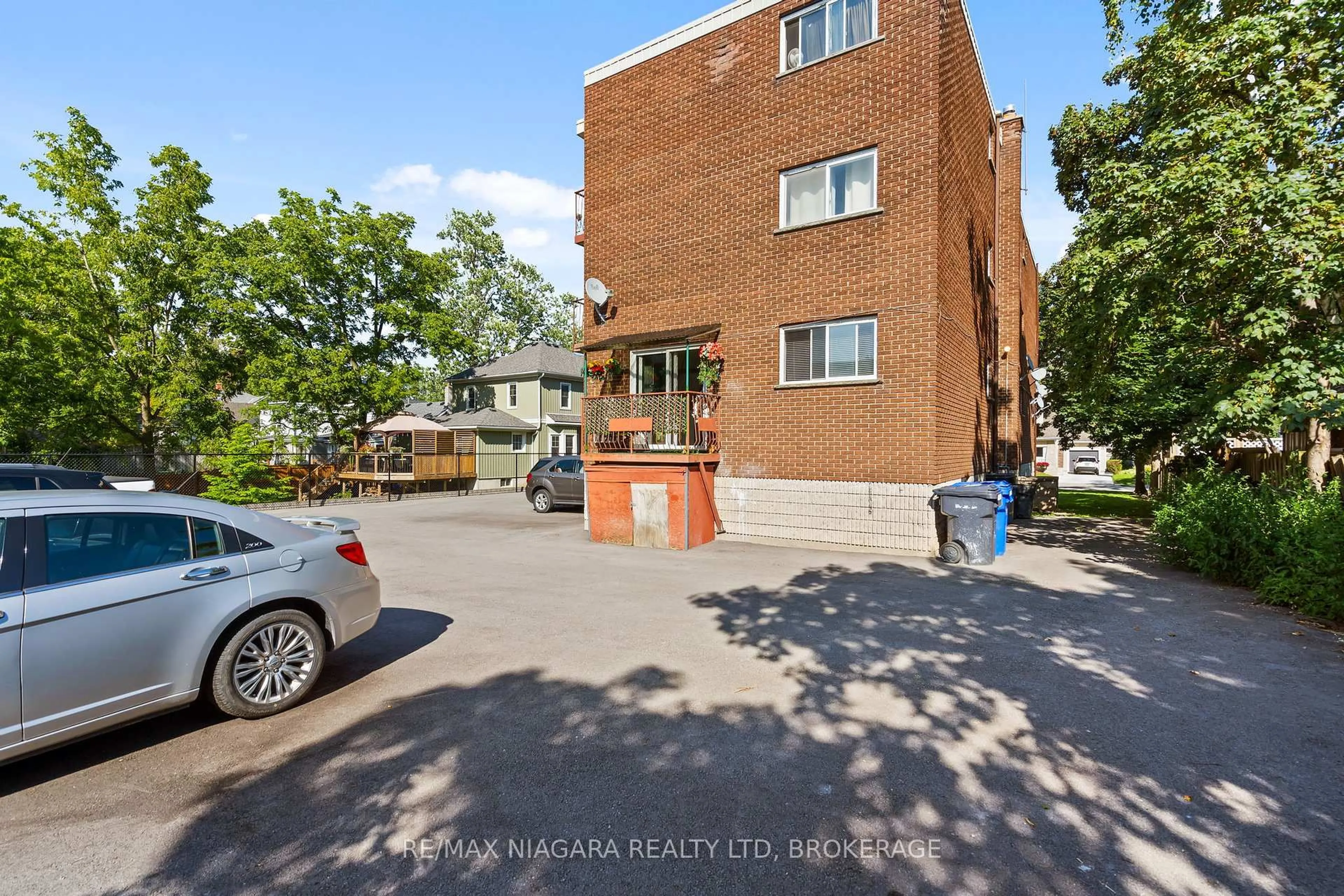 Unknown for 41 Carleton St, Thorold Ontario L2V 1Z7