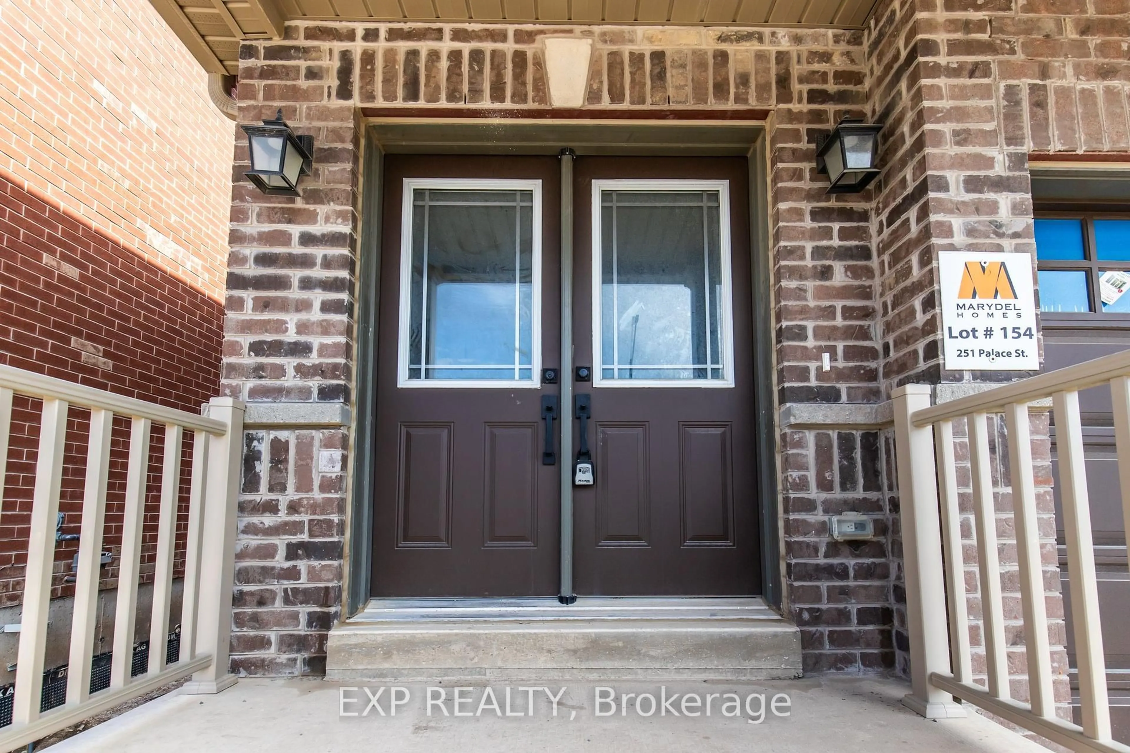 Indoor entryway for 251 Palace St, Thorold Ontario L2V 0N3