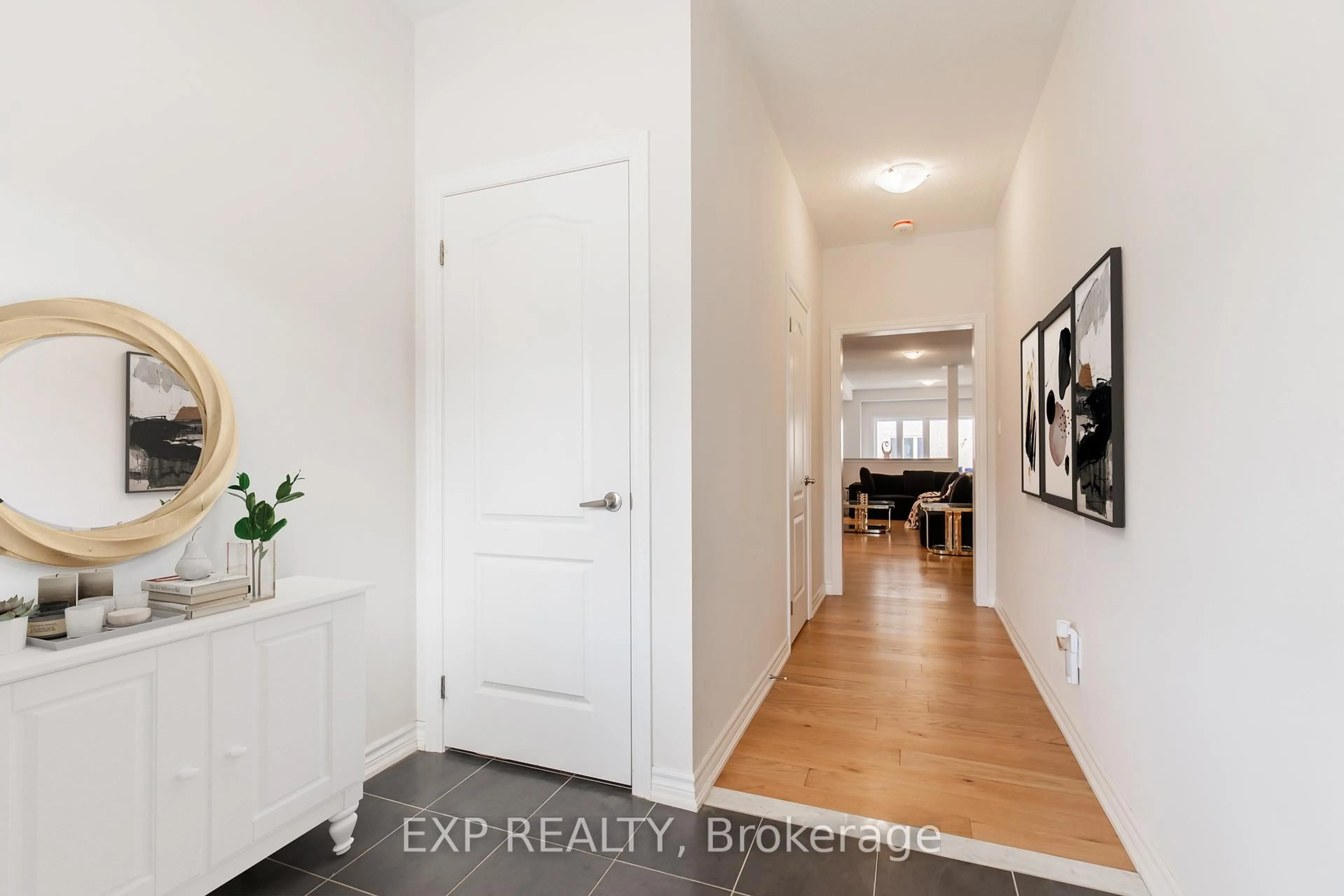 Indoor entryway for 251 Palace St, Thorold Ontario L2V 0N3