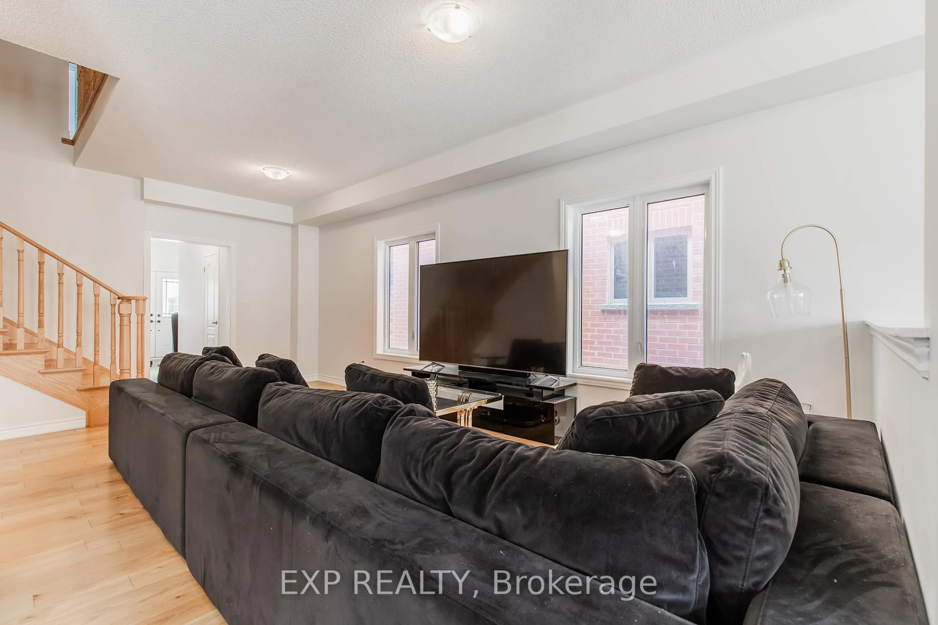 Living room with furniture, unknown for 251 Palace St, Thorold Ontario L2V 0N3