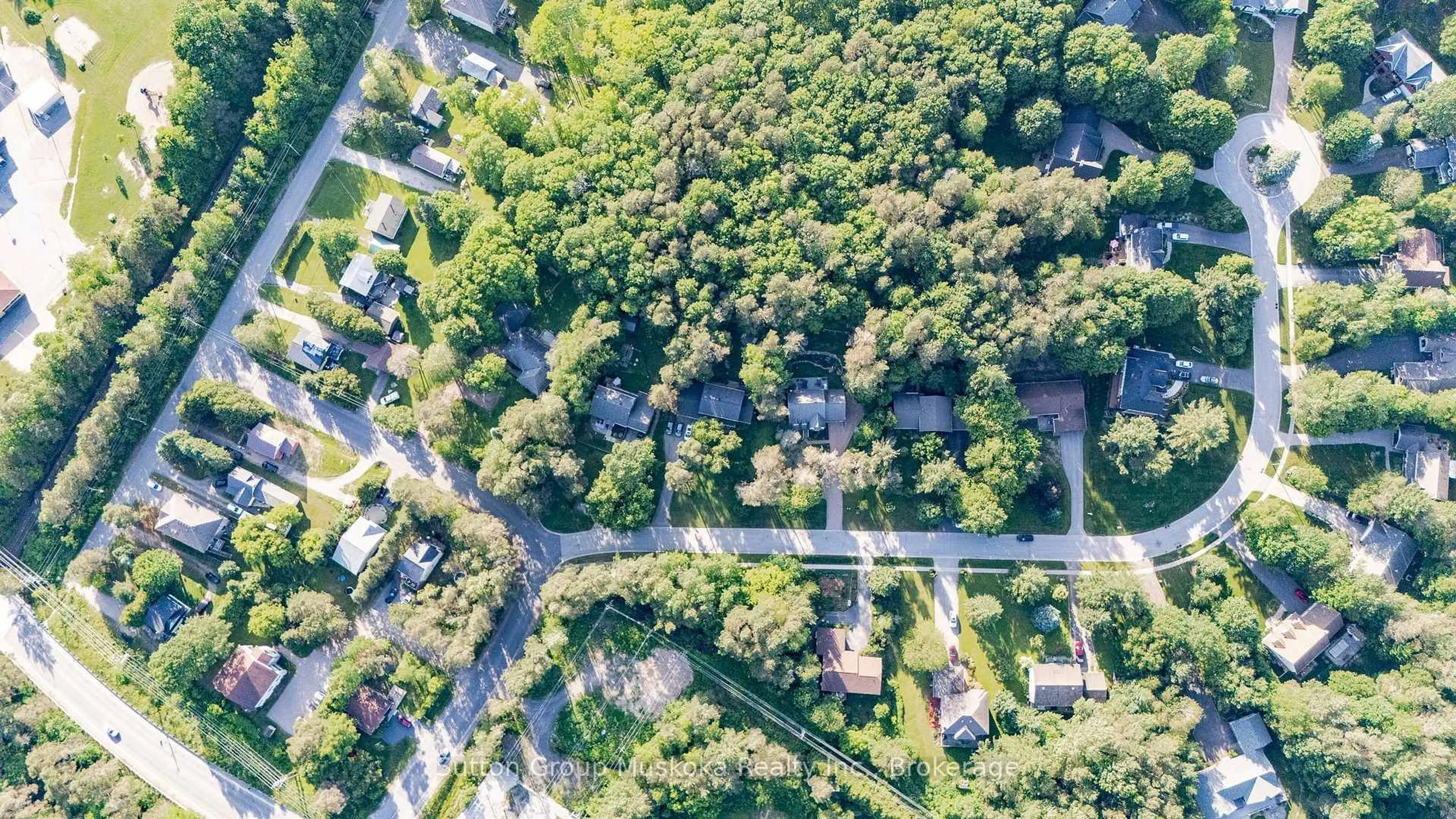 A pic from outside/outdoor area/front of a property/back of a property/a pic from drone, street for 12 Silver Oaks Cres, Huntsville Ontario P1H 1M1