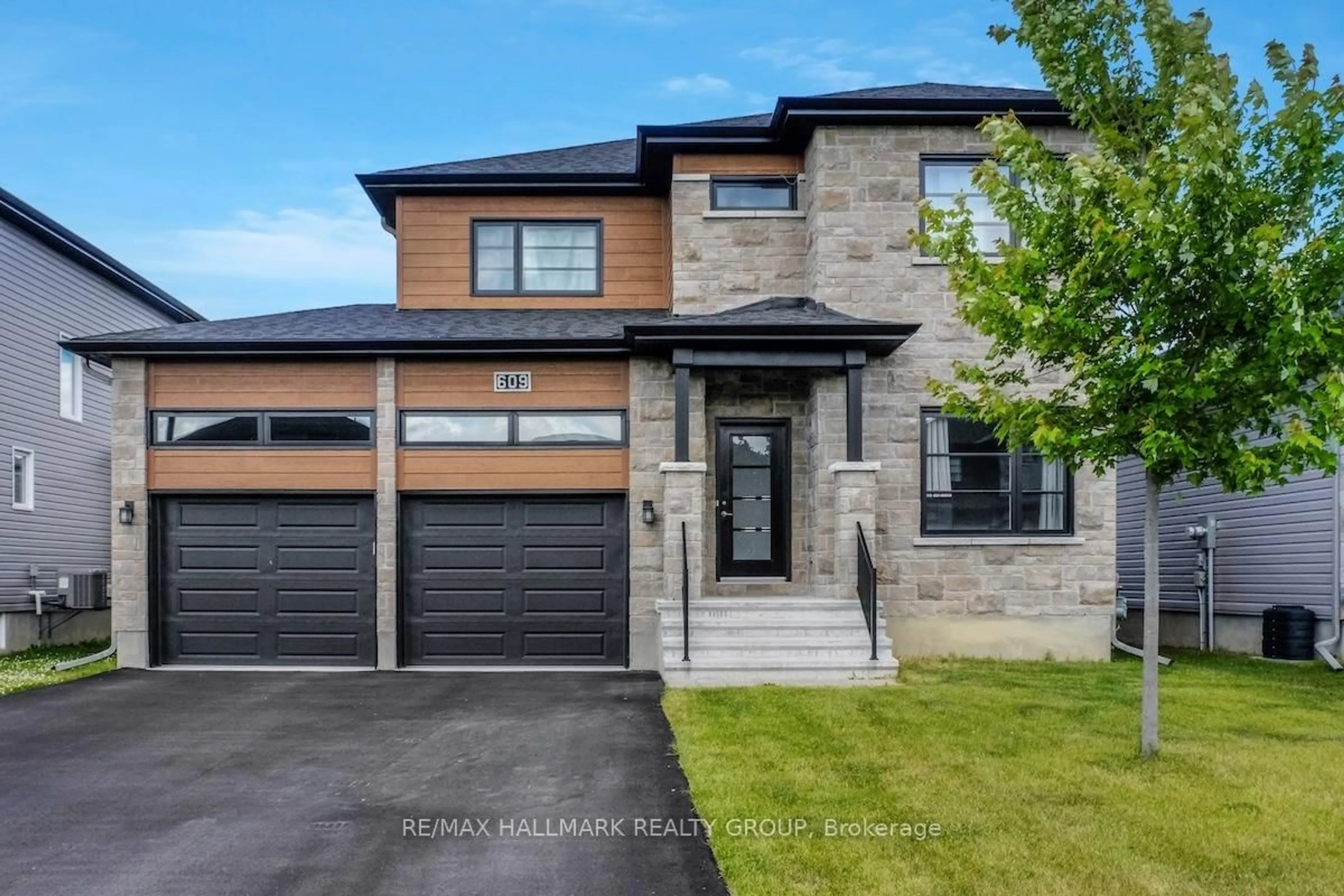 Home with brick exterior material, street for 609 Misty St, Russell Ontario K4R 0G3
