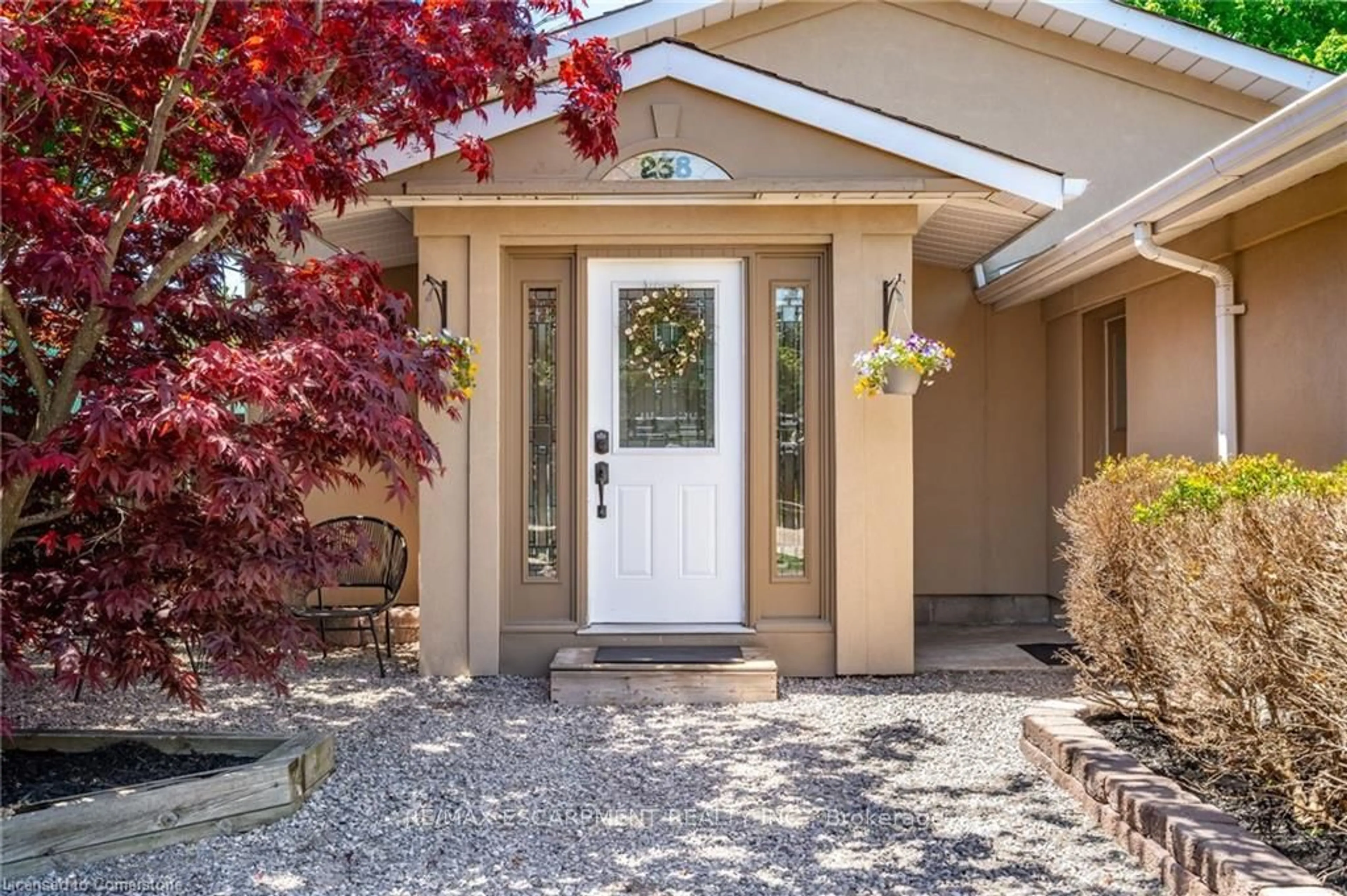 Indoor entryway for 238 West 15th St, Hamilton Ontario L9C 4B5
