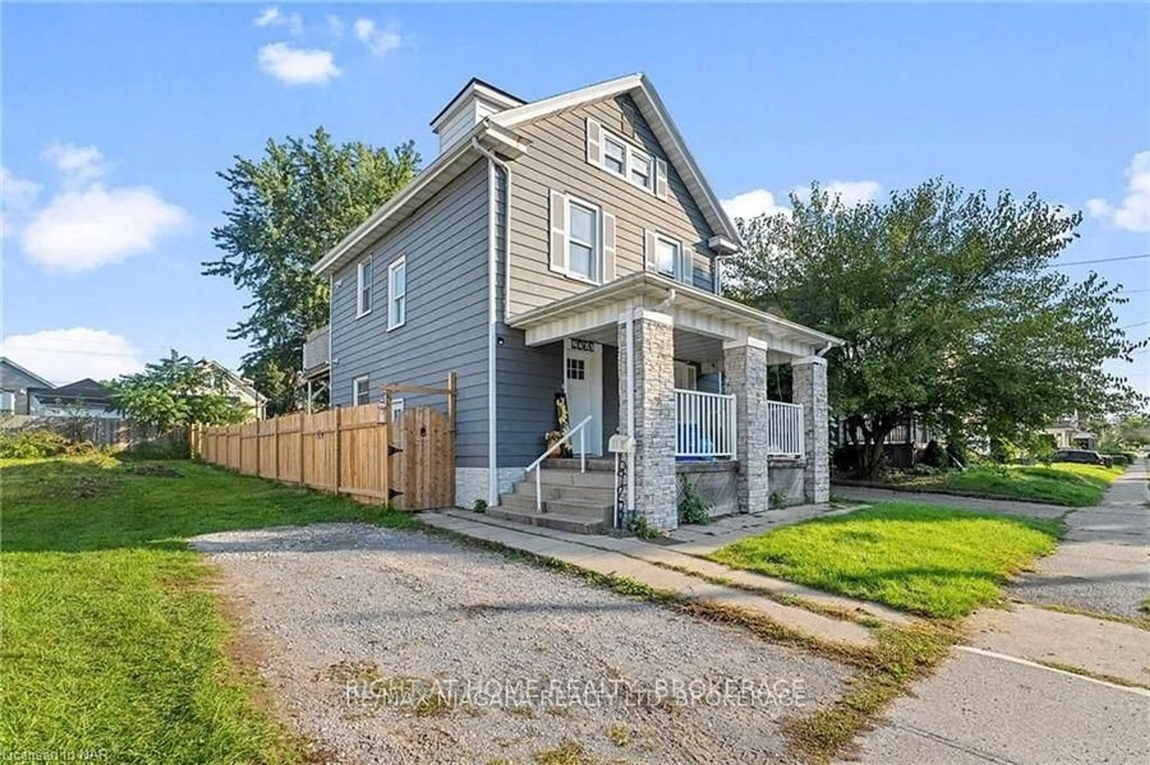 Unknown for 6423 Barker St, Niagara Falls Ontario L2G 1Y6