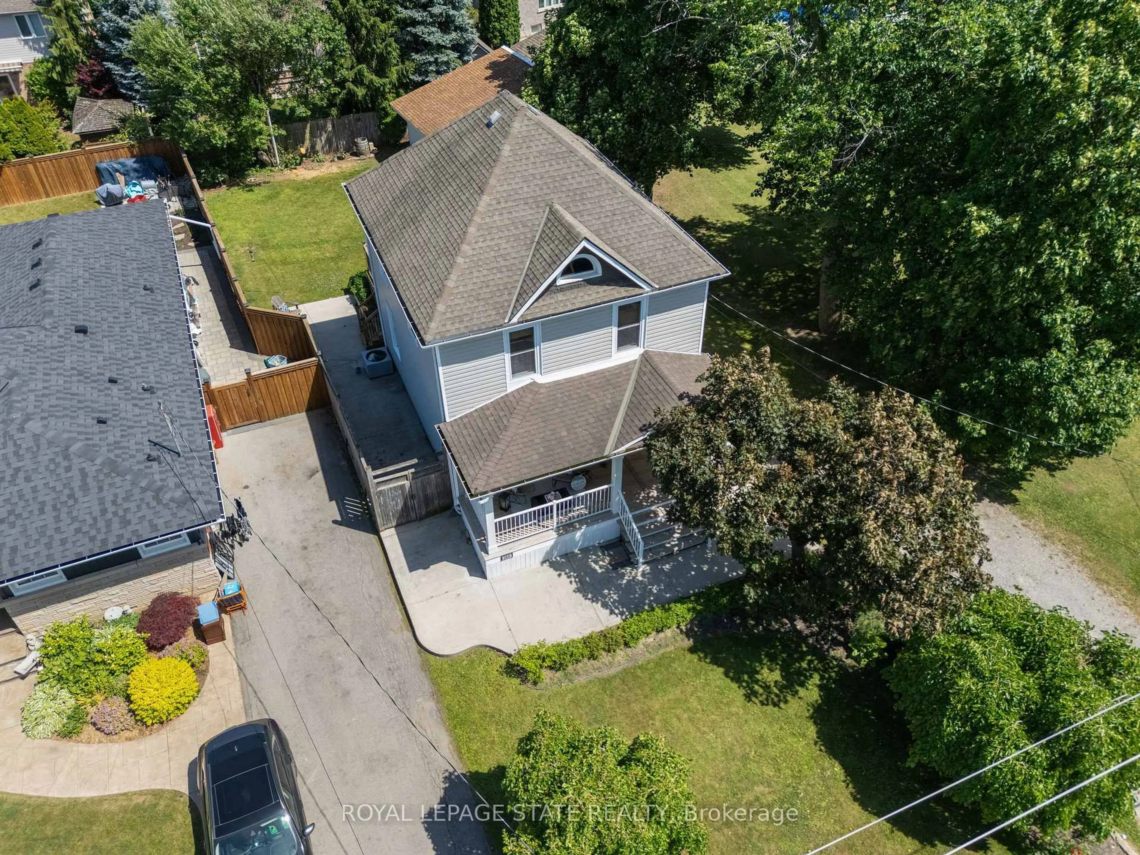 A pic from outside/outdoor area/front of a property/back of a property/a pic from drone, street for 264 Winona Rd, Hamilton Ontario L8E 5L3