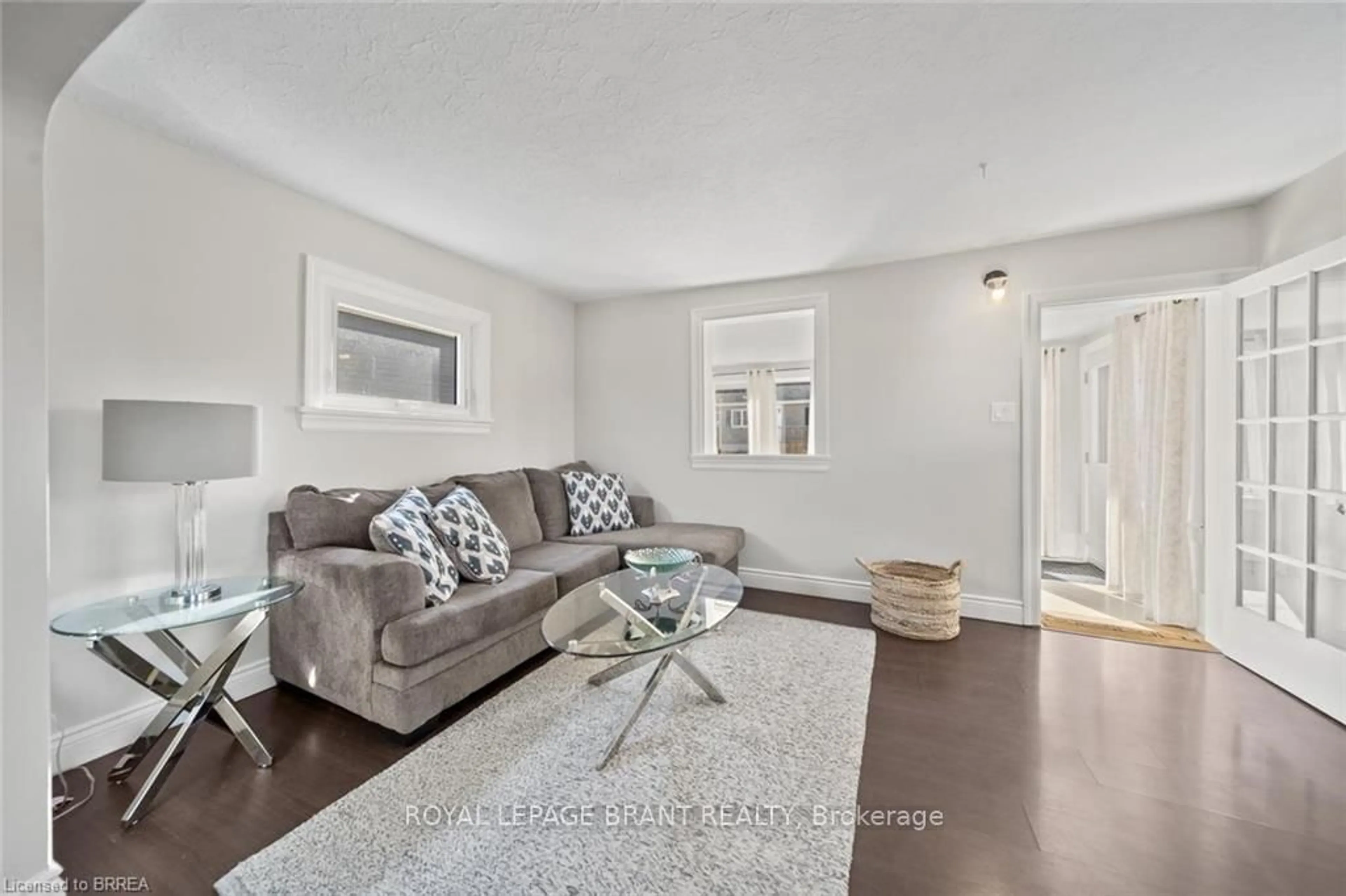 Living room with furniture, unknown for 68 Dumfries St, Brant Ontario N3L 2E4