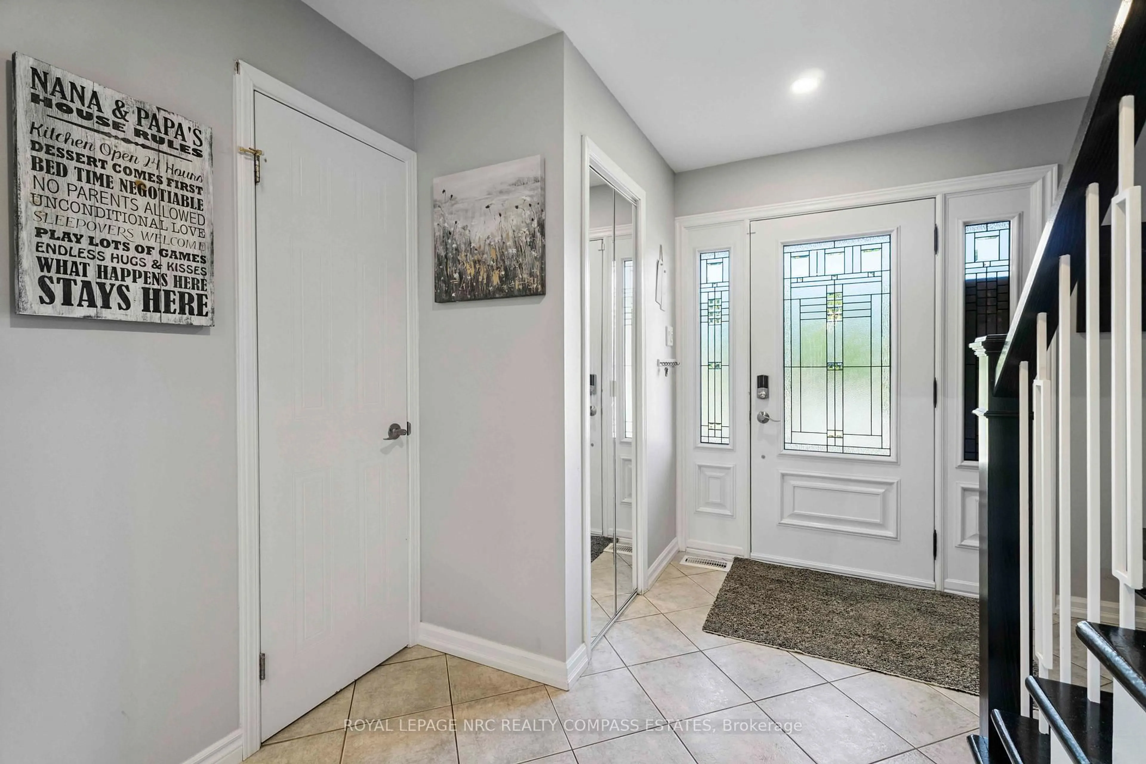 Indoor entryway for 31 REMIGIO Crt, Thorold Ontario L2V 5A1