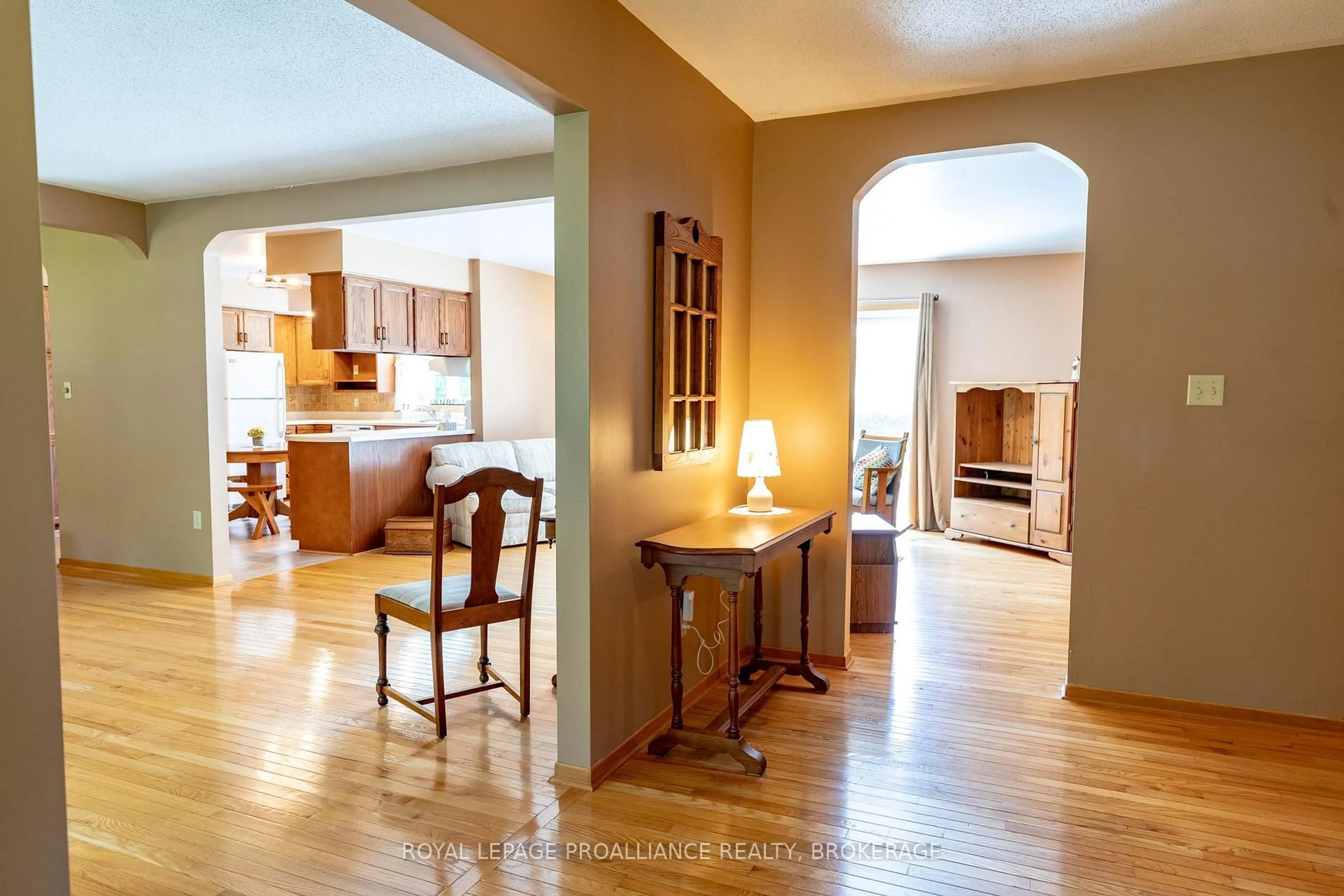 Indoor entryway for 25 Hillcrest Rd, Wolfe Island Ontario K0H 2Y0