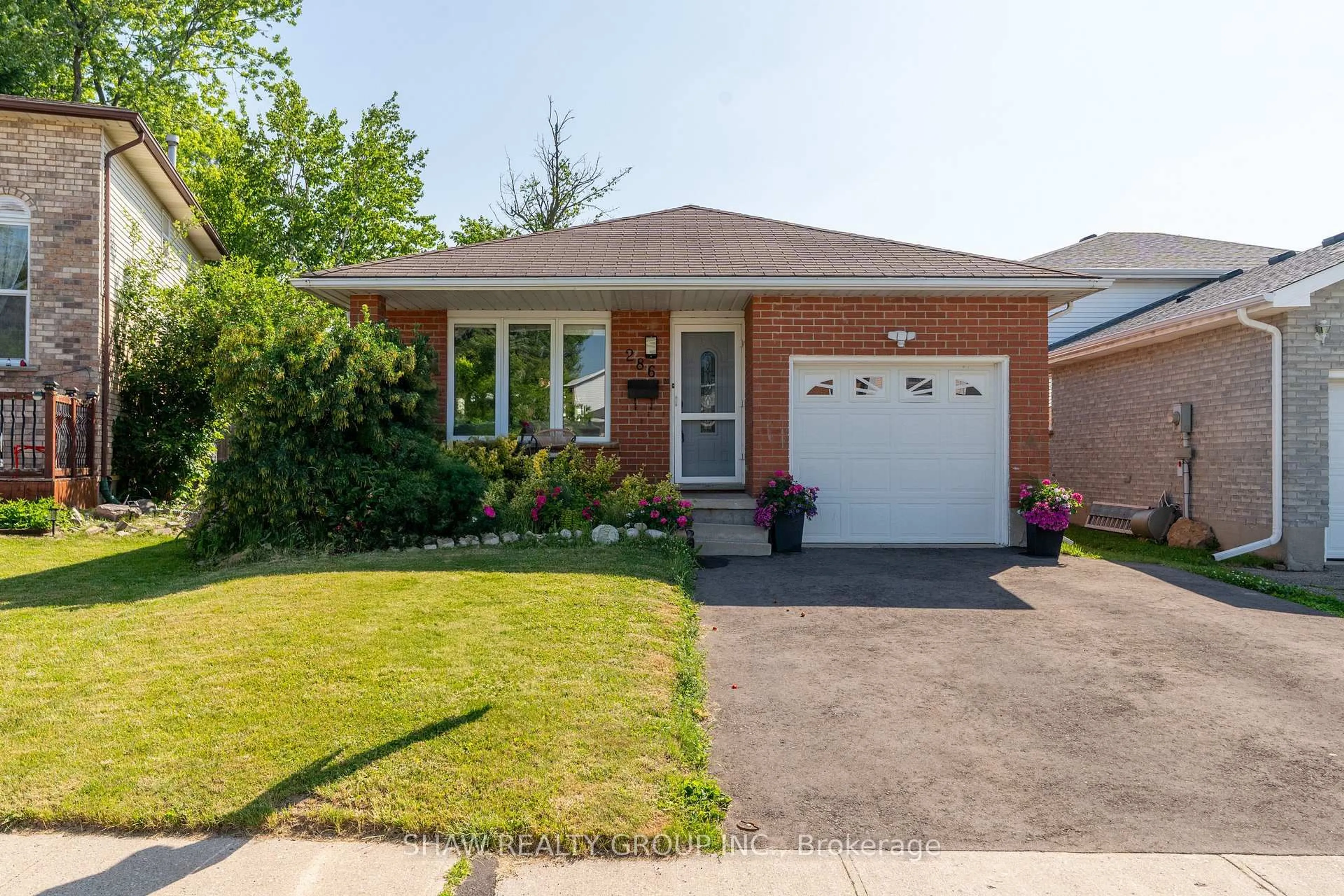 Home with brick exterior material, street for 286 Newbury Dr, Kitchener Ontario N2N 3A3